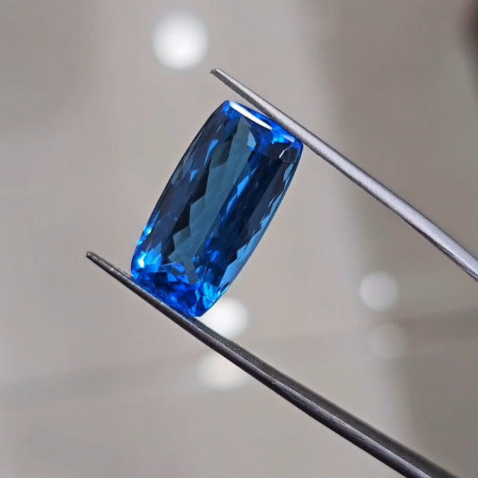 1 Pcs Swiss Blue topaz 20.5 Cts Rectangle Shape  | Finest quality - The LabradoriteKing