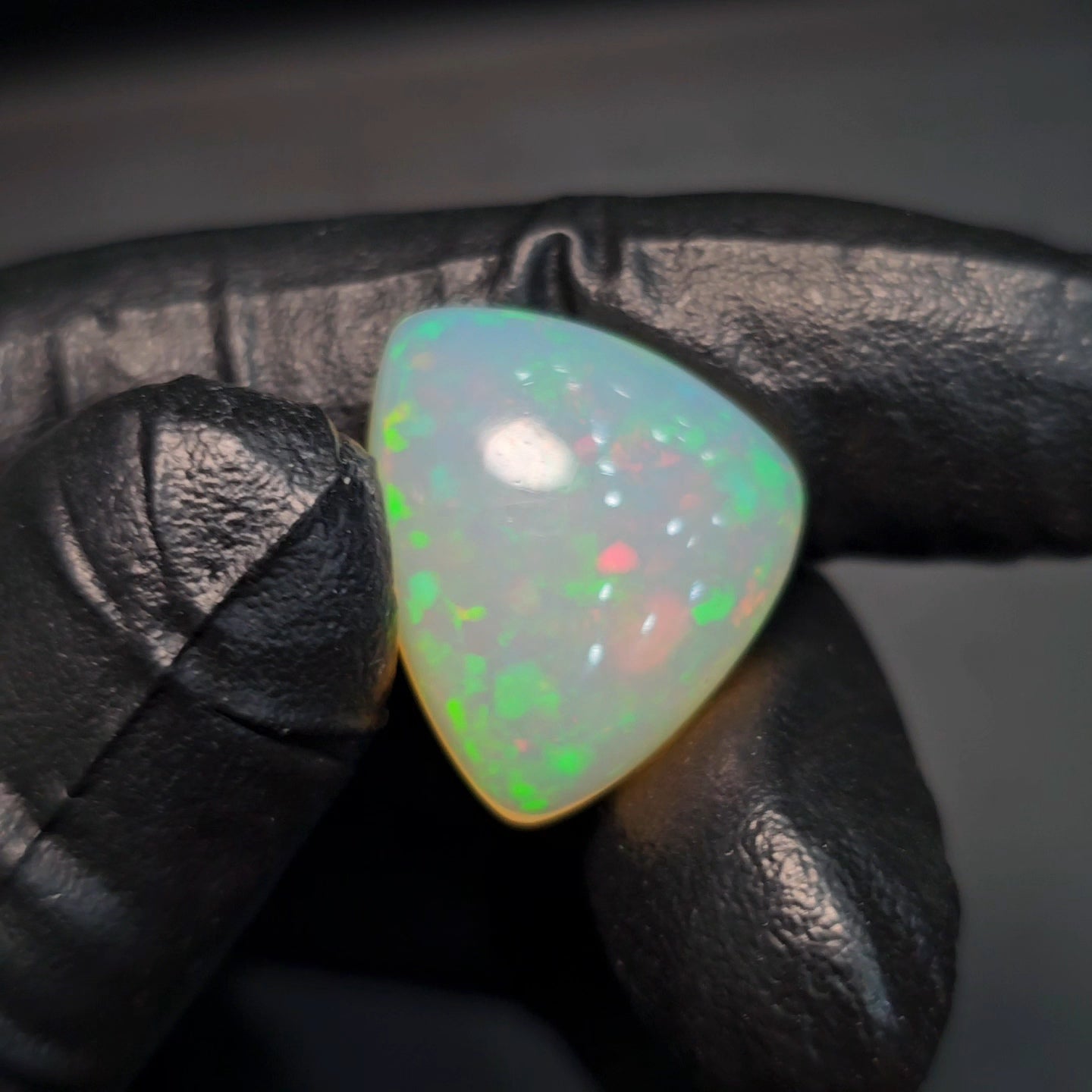 1 Pcs Of Natural Ethiopian White Opal Trillion Shape  |WT: 12 Cts|Size:20x18mm - The LabradoriteKing