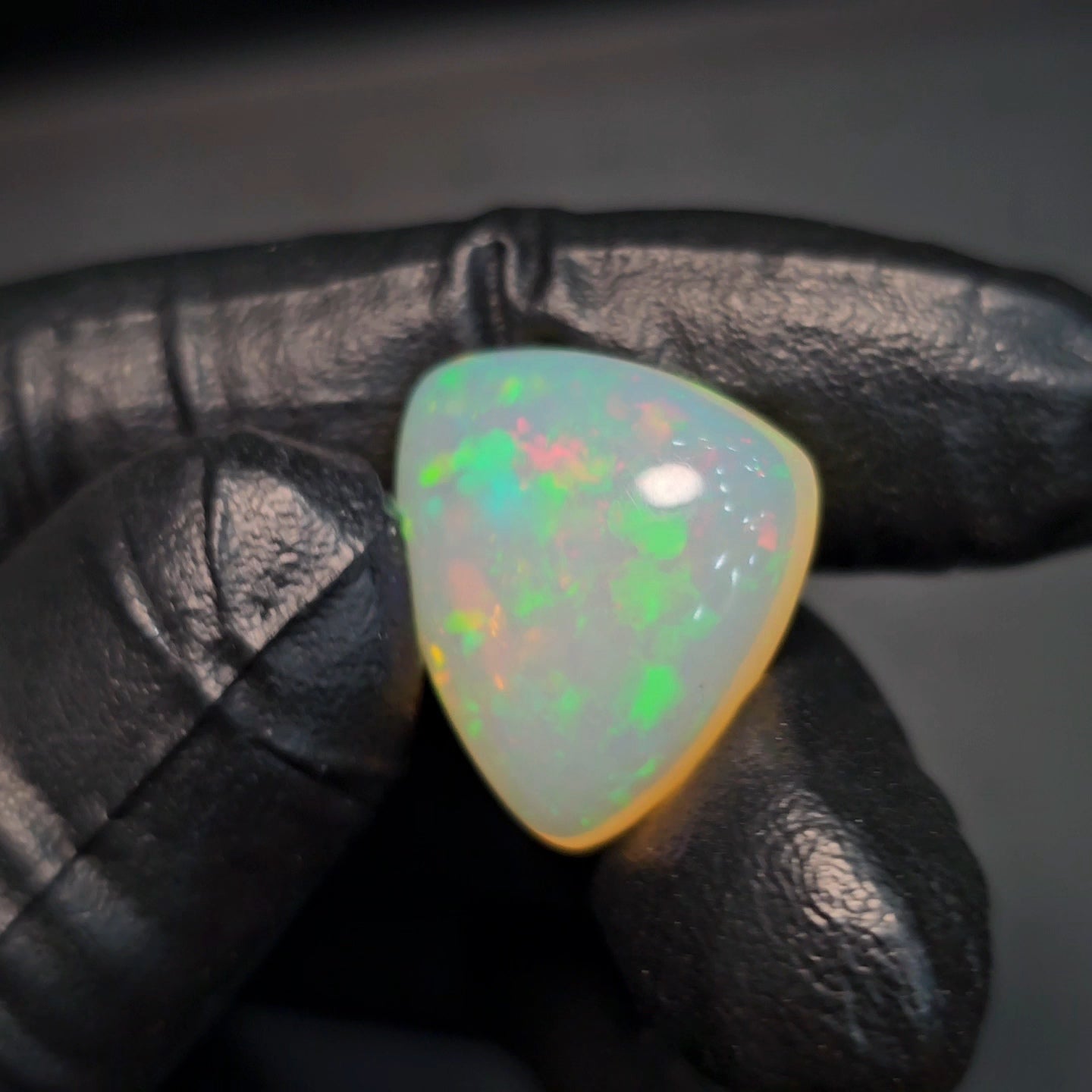 1 Pcs Of Natural Ethiopian White Opal Trillion Shape  |WT: 12 Cts|Size:20x18mm - The LabradoriteKing