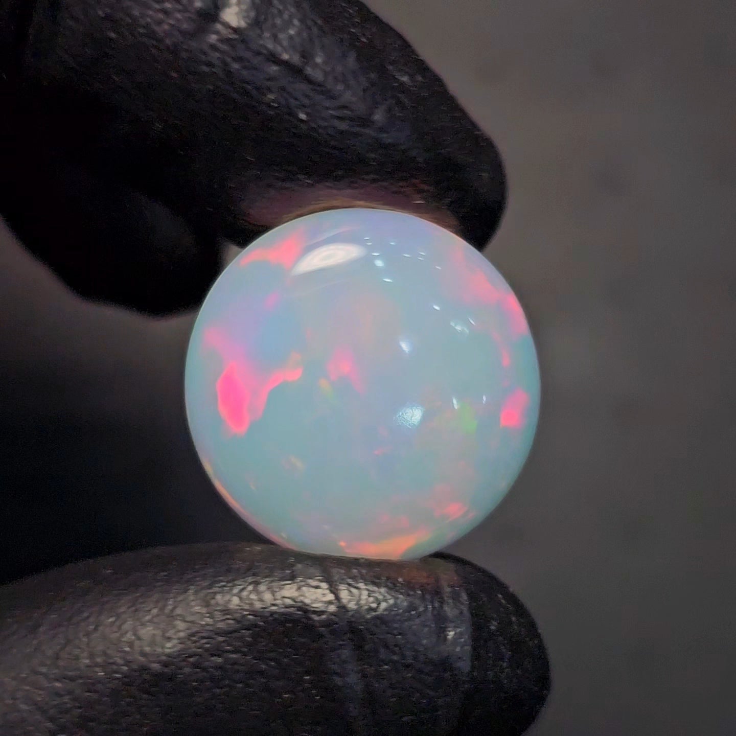 1 Pcs Of Natural Ethiopian White Opal Round Shape  |WT: 9.6 Cts| Size: 18mm - The LabradoriteKing