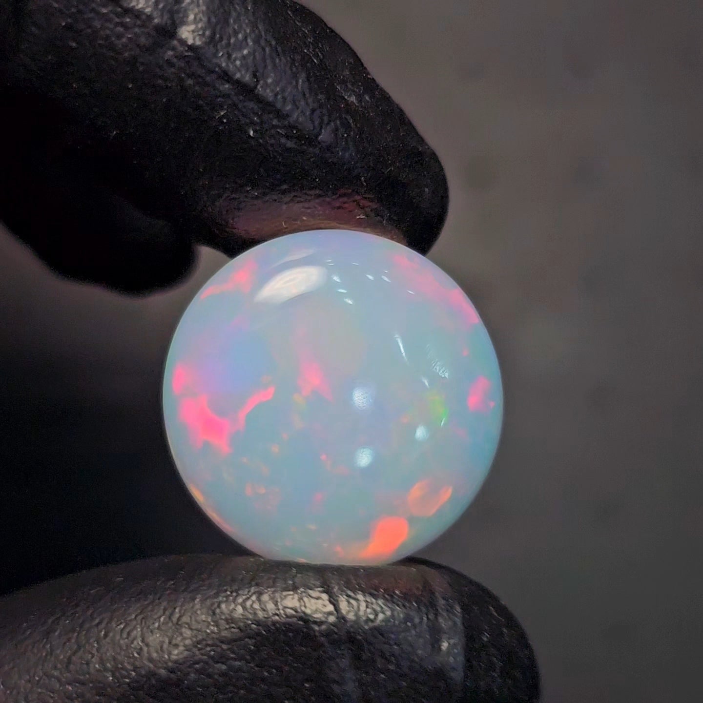 1 Pcs Of Natural Ethiopian White Opal Round Shape  |WT: 9.6 Cts| Size: 18mm - The LabradoriteKing