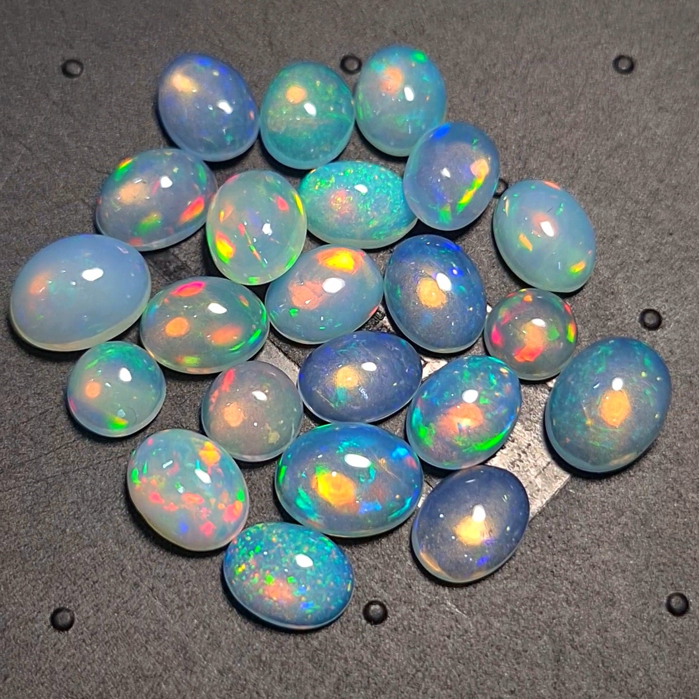 22 pcs Natural Ethiopian Opal |Round & Oval Shape | Size:6-9mm - The LabradoriteKing