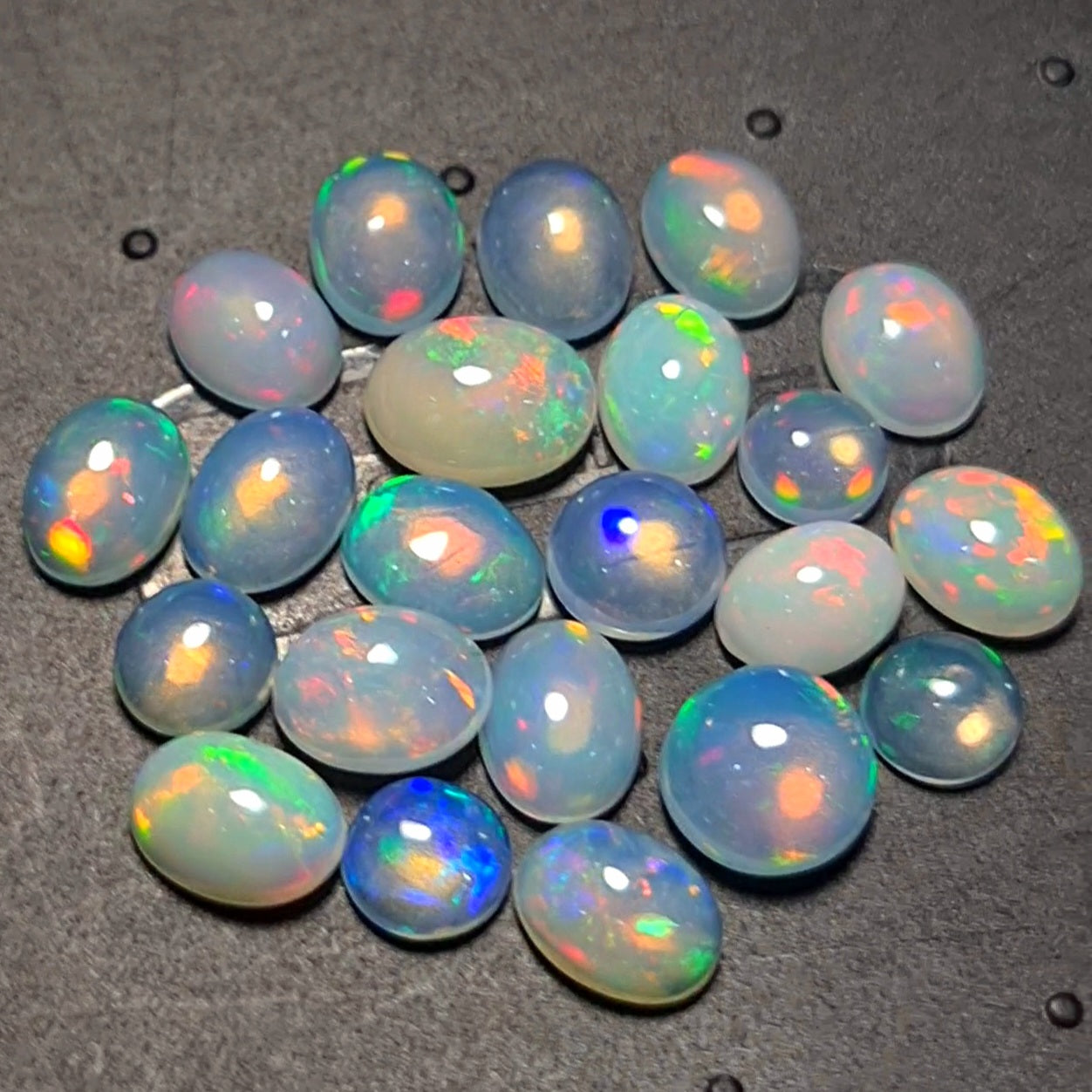 22 pcs Natural Ethiopian Opal |Round & Oval Shape | Size:6-9mm - The LabradoriteKing