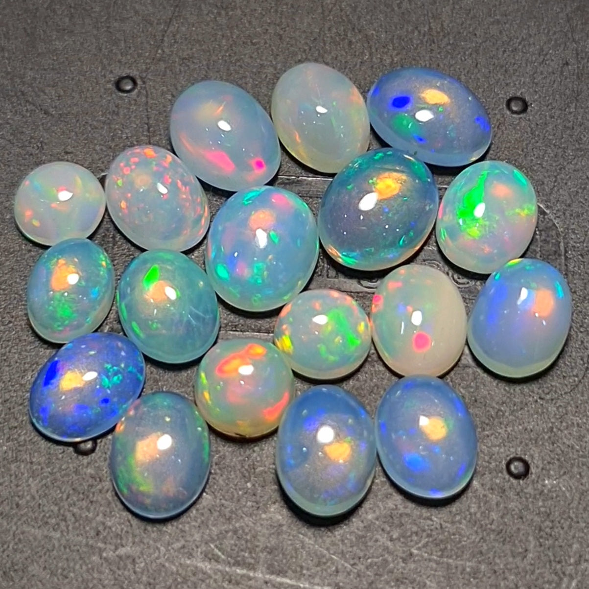 18 pcs Natural Ethiopian Opal |Round & Oval Shape | Size:6-9mm - The LabradoriteKing