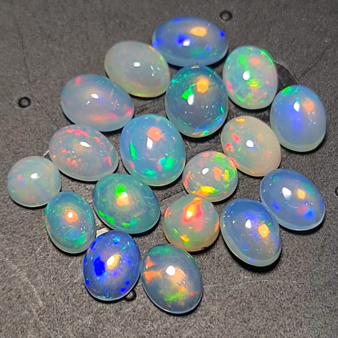 18 pcs Natural Ethiopian Opal |Round & Oval Shape | Size:6-9mm - The LabradoriteKing