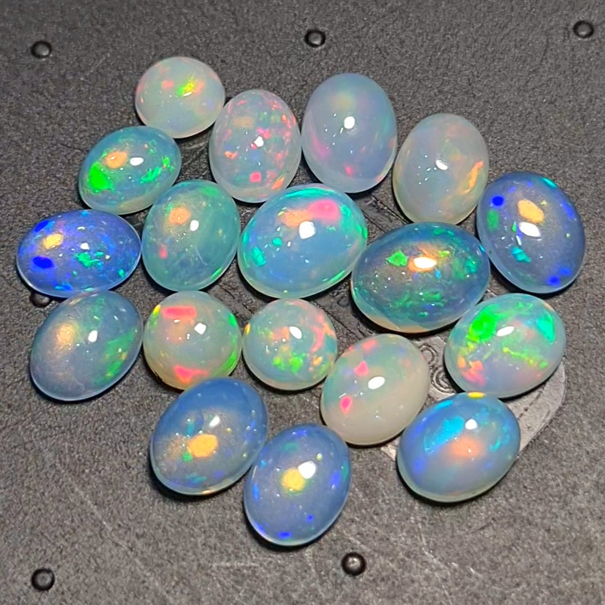 18 pcs Natural Ethiopian Opal |Round & Oval Shape | Size:6-9mm - The LabradoriteKing