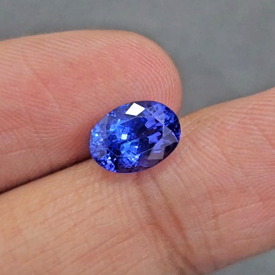 3Cts Certified Natural Tanzanite AAA+ Top Quality | Shape: Oval| Size: 9.8x7.1mm