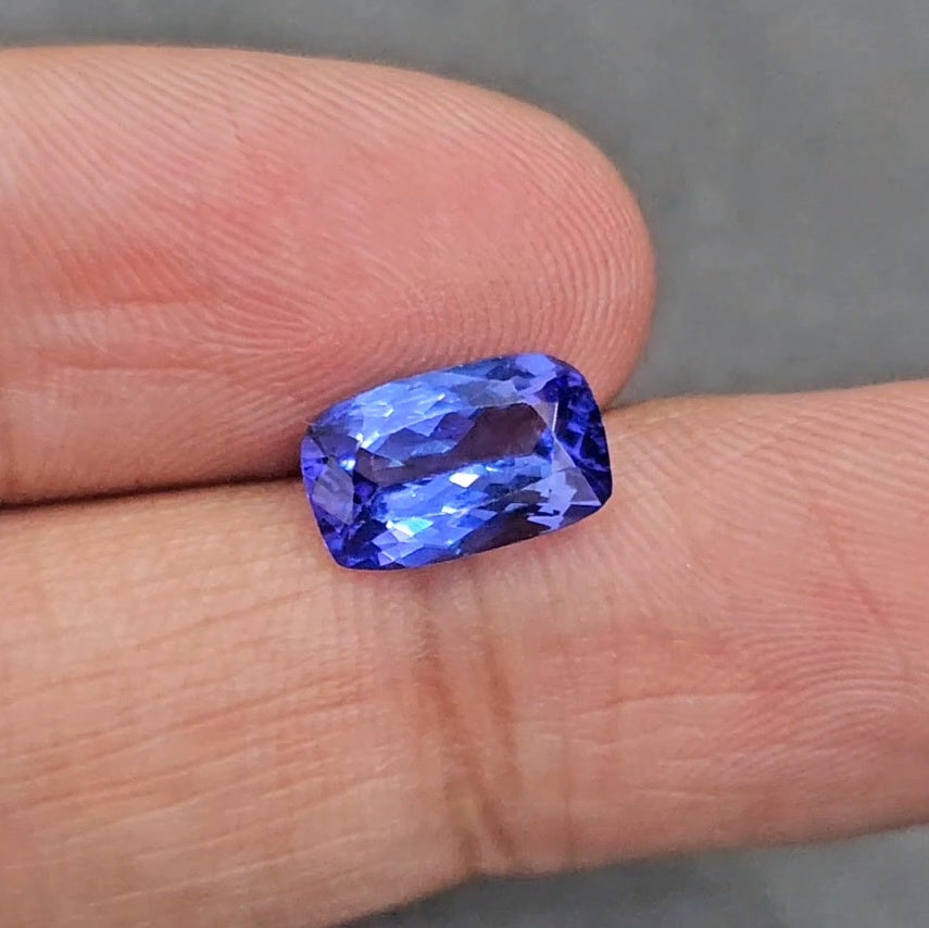 2.6Cts Certified Natural Tanzanite AAA+ Top Quality | Shape: Rectangle| Size: 10.7x6.6mm