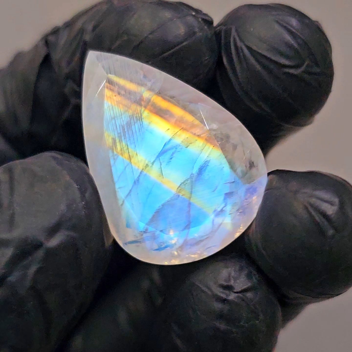 Natural Rainbow Moonstone from India Faceted | Oval | 20x28mm