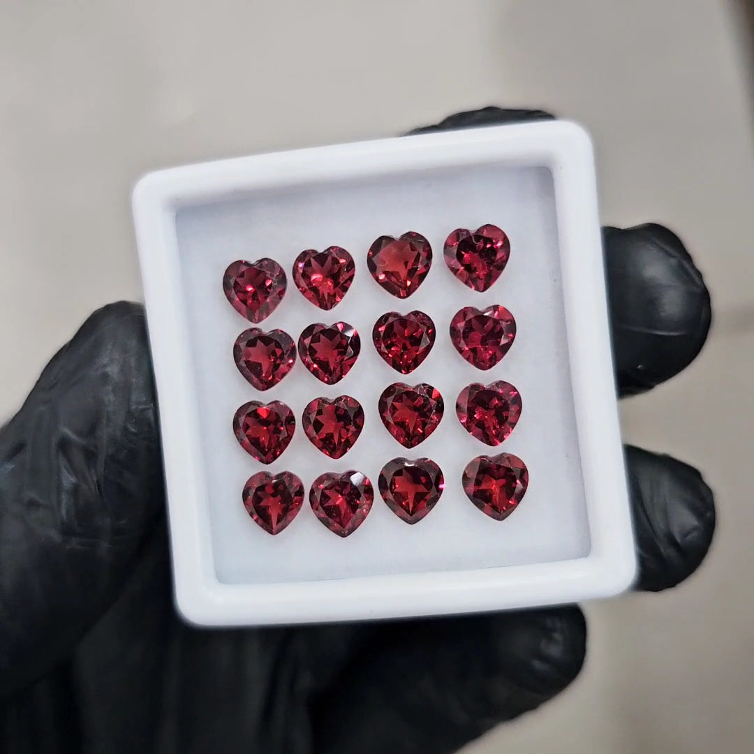 12 Pcs of Natural Mozambique Garnet Faceted  | Heart | Size:6mm - The LabradoriteKing