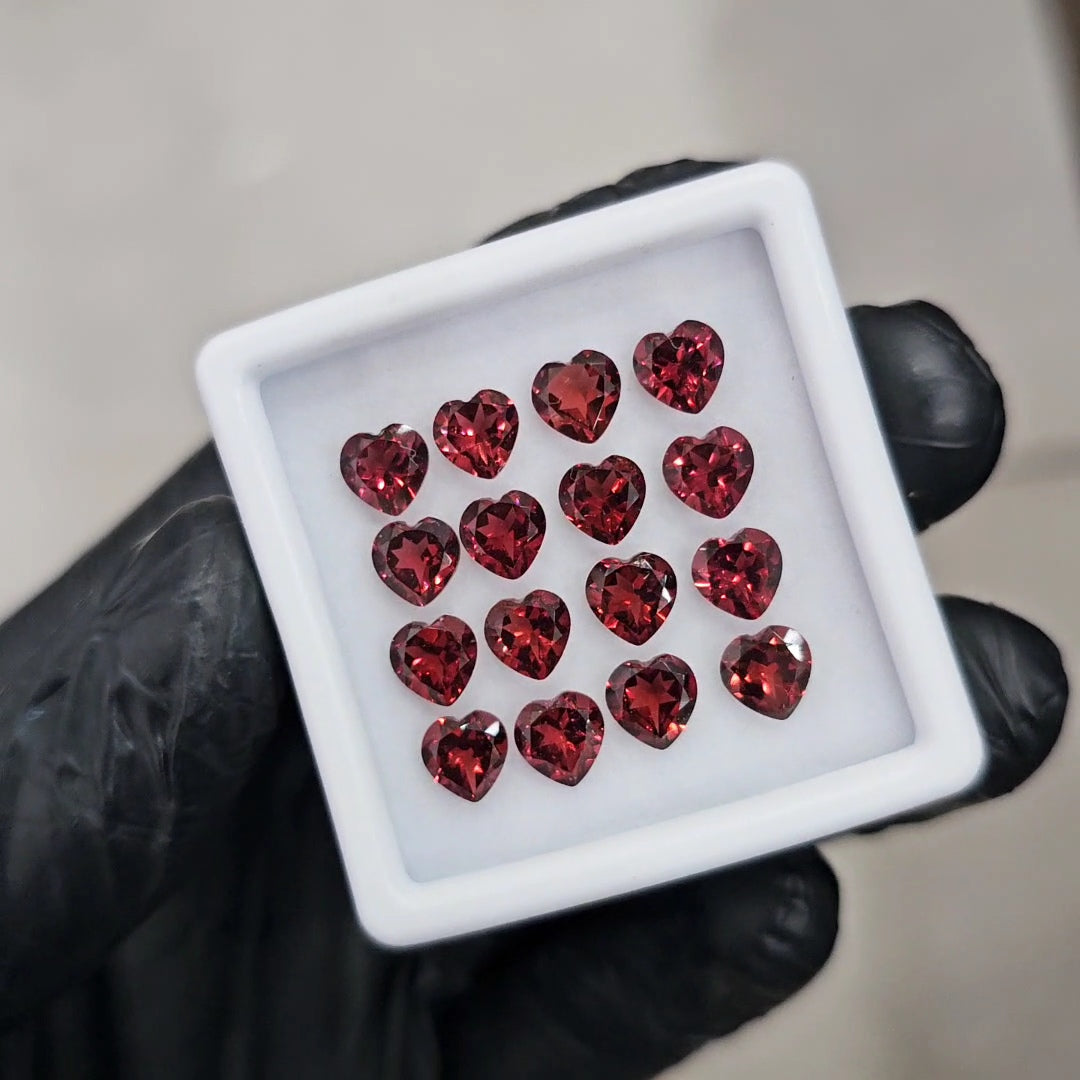 12 Pcs of Natural Mozambique Garnet Faceted  | Heart | Size:6mm - The LabradoriteKing