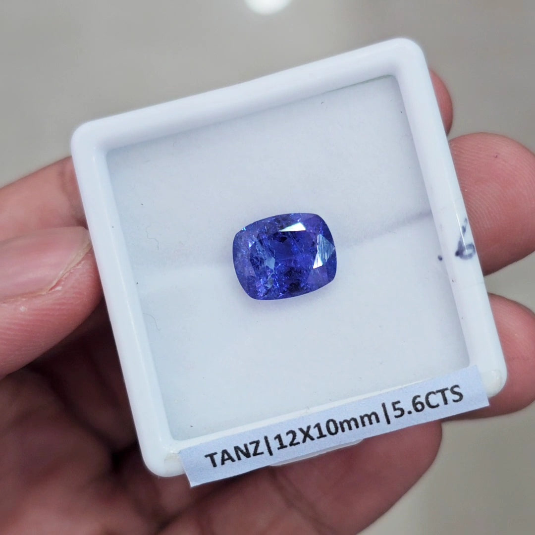 1 Pcs Of Natural Tanzanite Faceted Gemstone | Baguette | Size: 12x10mm - The LabradoriteKing