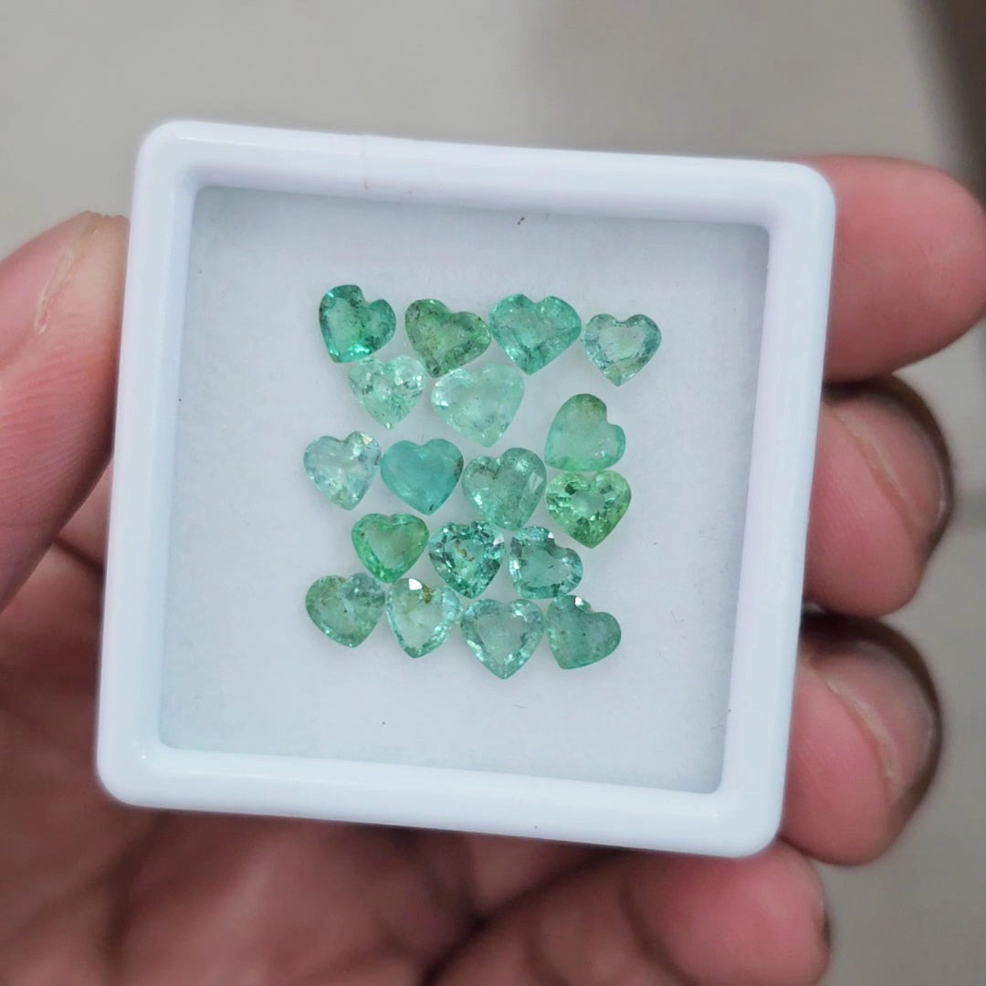17 Pcs Natural Emerald Faceted | Shape: Heart | Size: 5mm - The LabradoriteKing