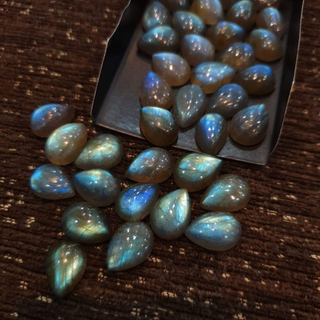 12 Pcs Labradorite Cabochons Calibrated | 13x9mm Teardrops - The LabradoriteKing