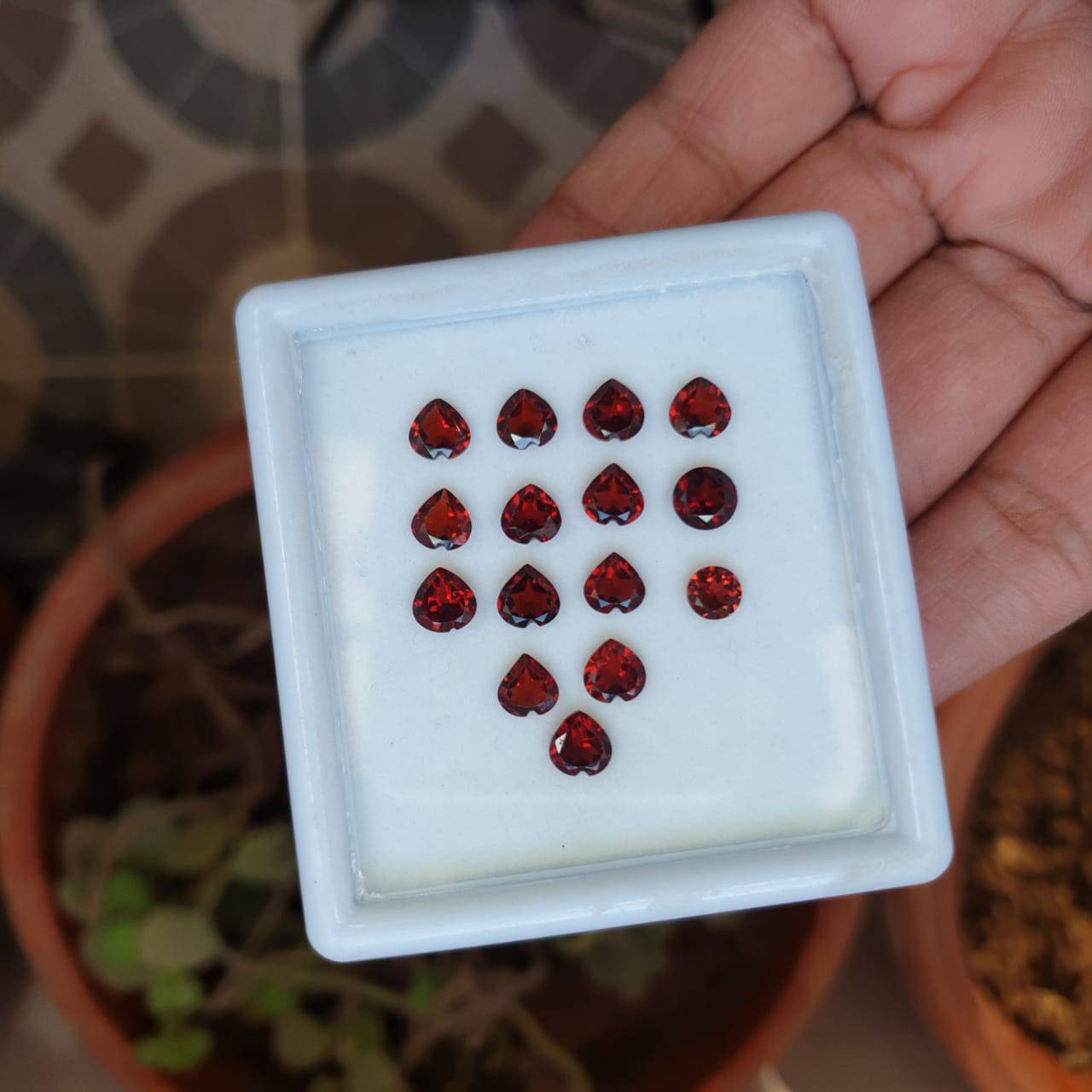 🔥 15 Pcs Natural Garnet Faceted Gemstones | Heartship & Round shape, Size: 5-6mm - The LabradoriteKing