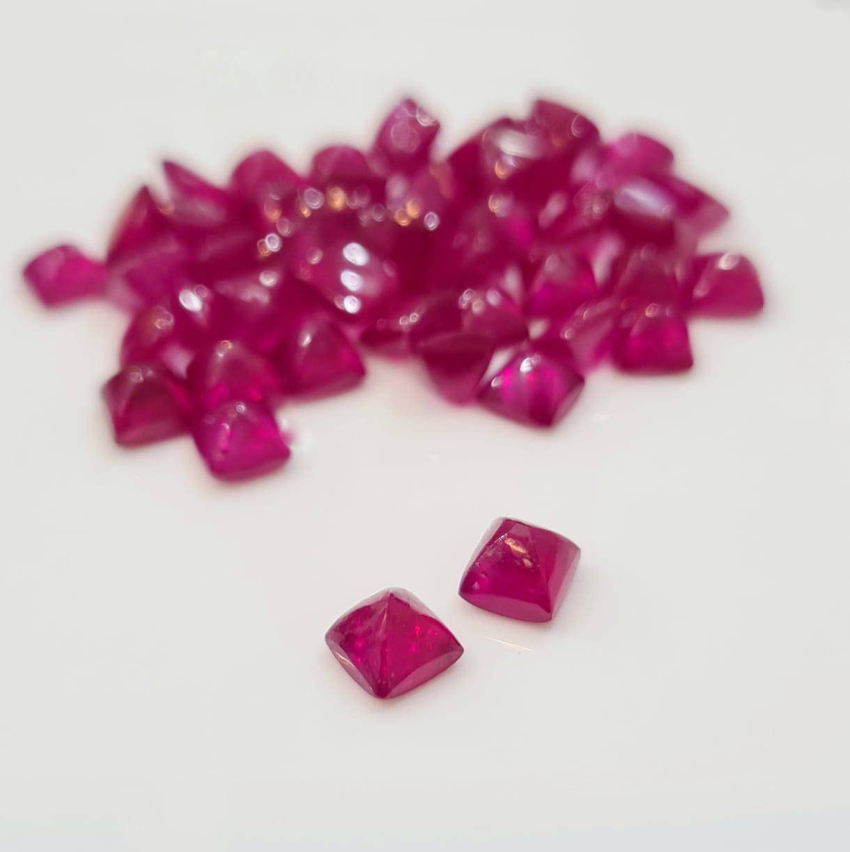 2 Pcs Natural Ruby Sugarloaf 5-6mm - The LabradoriteKing