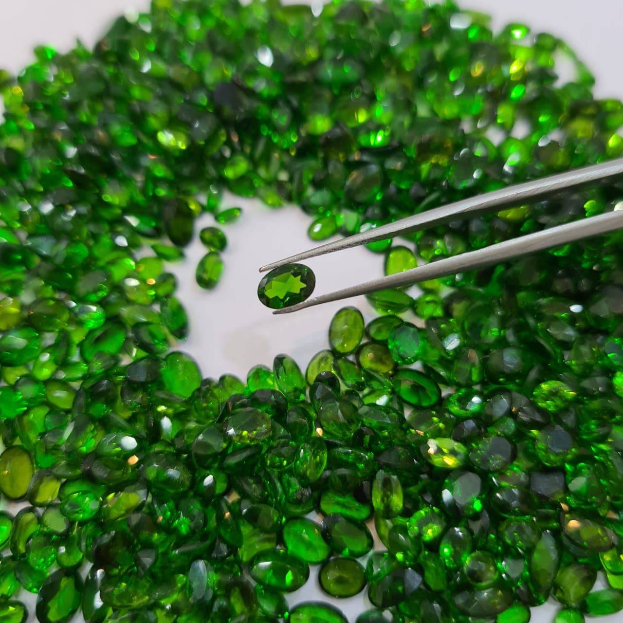 20 Pcs Chrome Diopside Ovals | Top quality - The LabradoriteKing