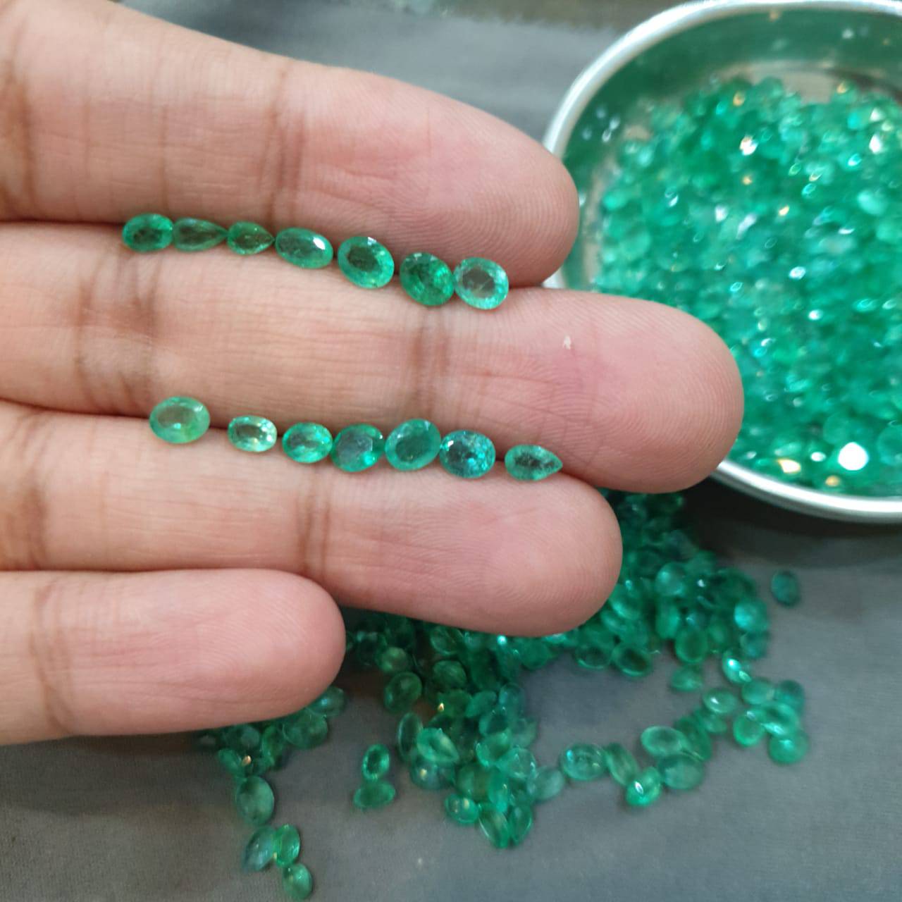 20 Pcs Natural Emeralds Ovals & Pear | 4-5mm Untreated Colombia Origin - The LabradoriteKing