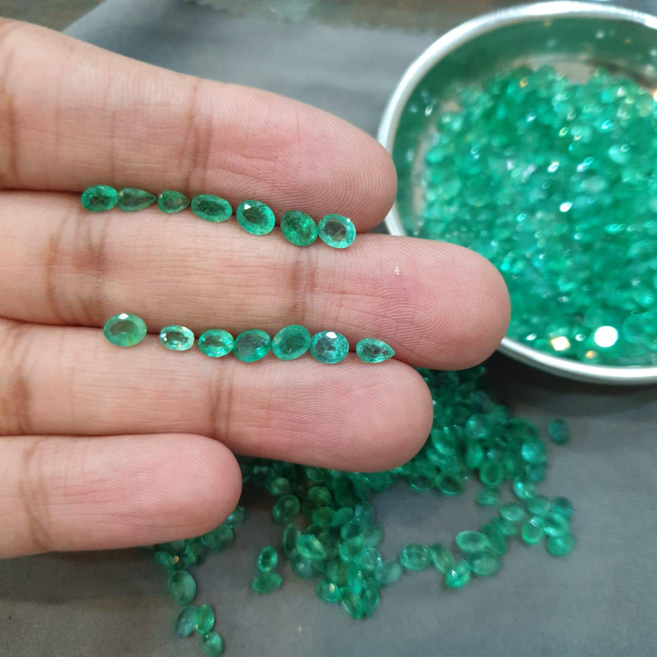 20 Pcs Natural Emeralds Ovals & Pear | 4-5mm Untreated Colombia Origin - The LabradoriteKing