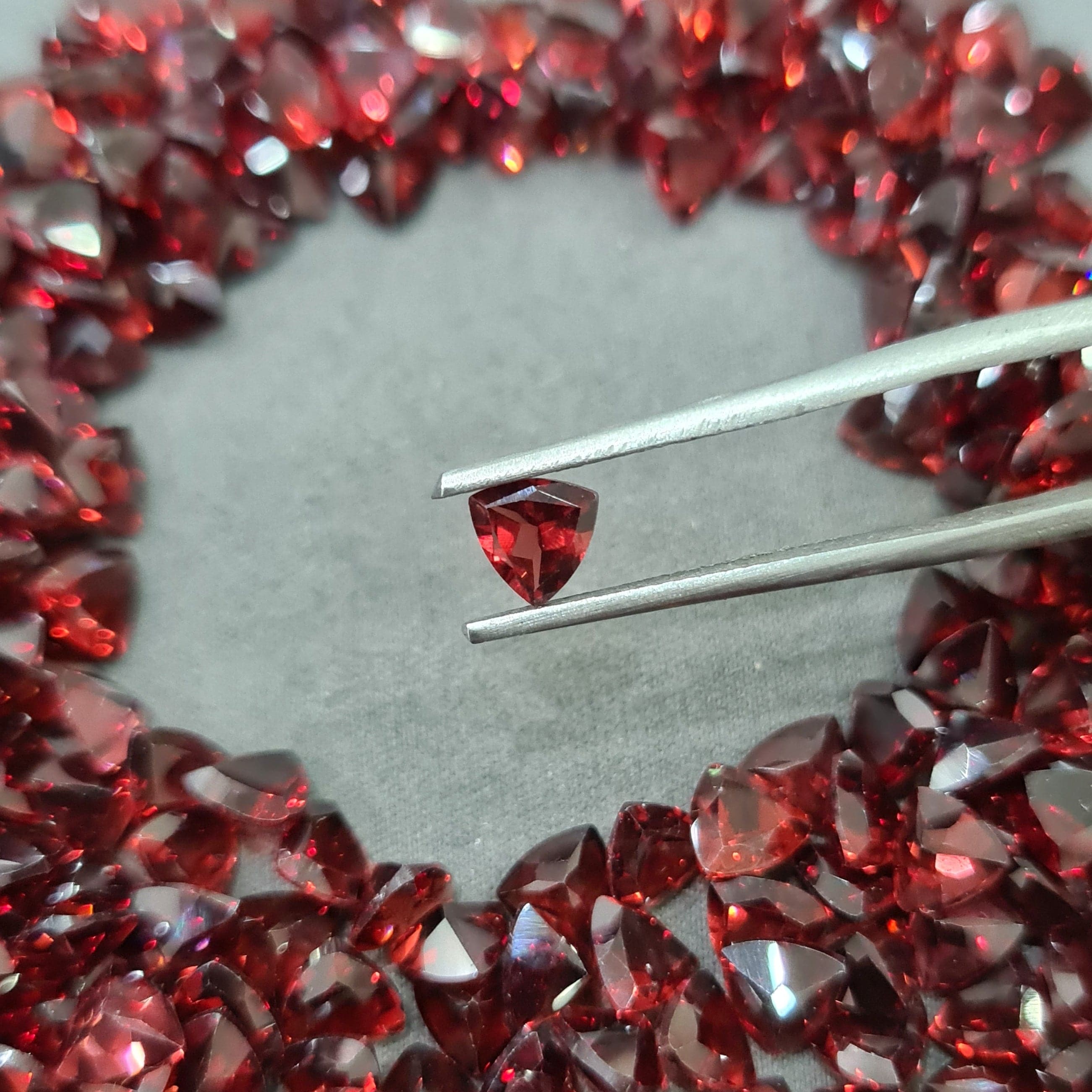 20 Pcs Natural Garnets 5mm Trillion Calibrated | TOP QUALITY - The LabradoriteKing