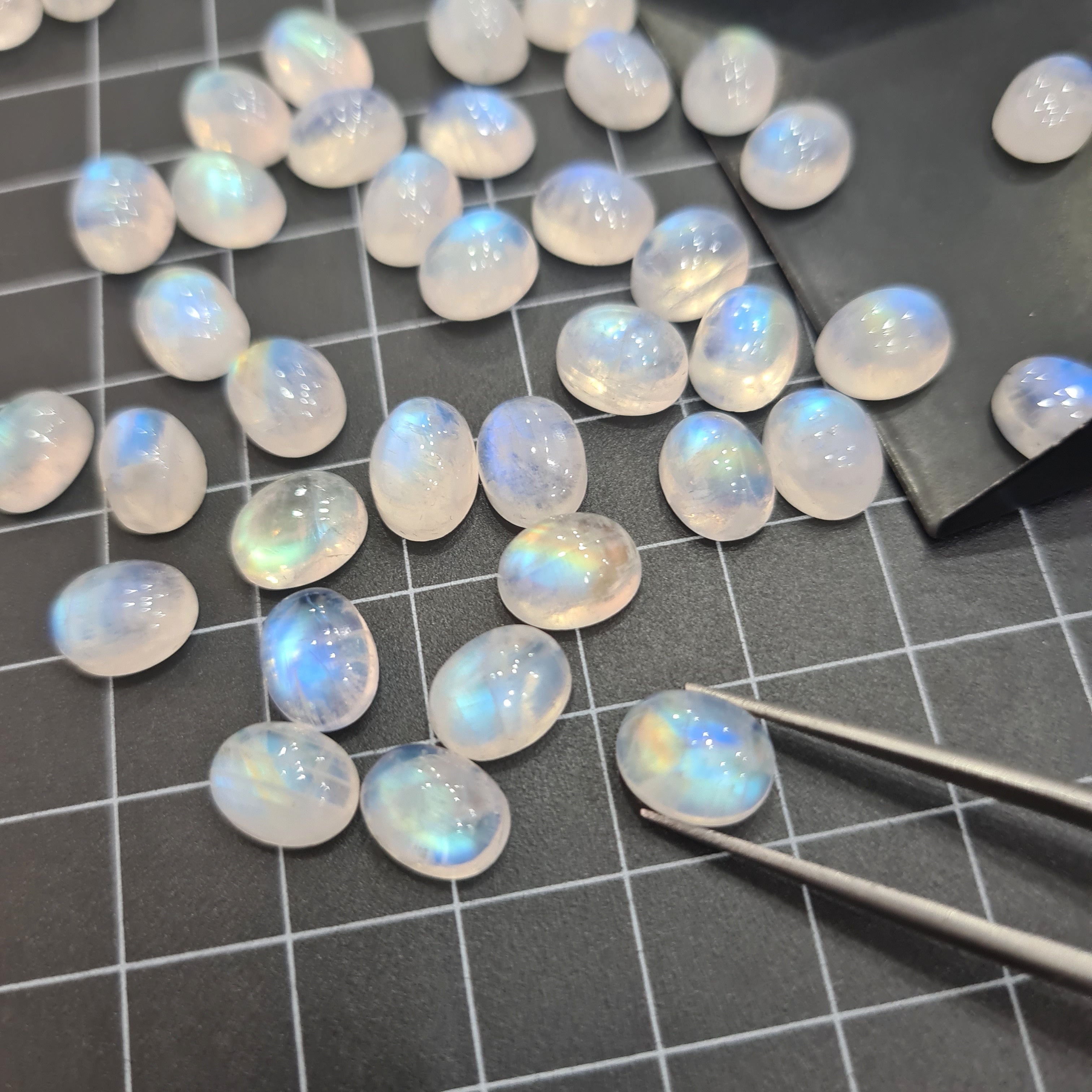 15 Pieces Natural Rainbow Moonstone Oval 9x7mm calibrated Cabochon Lot - The LabradoriteKing