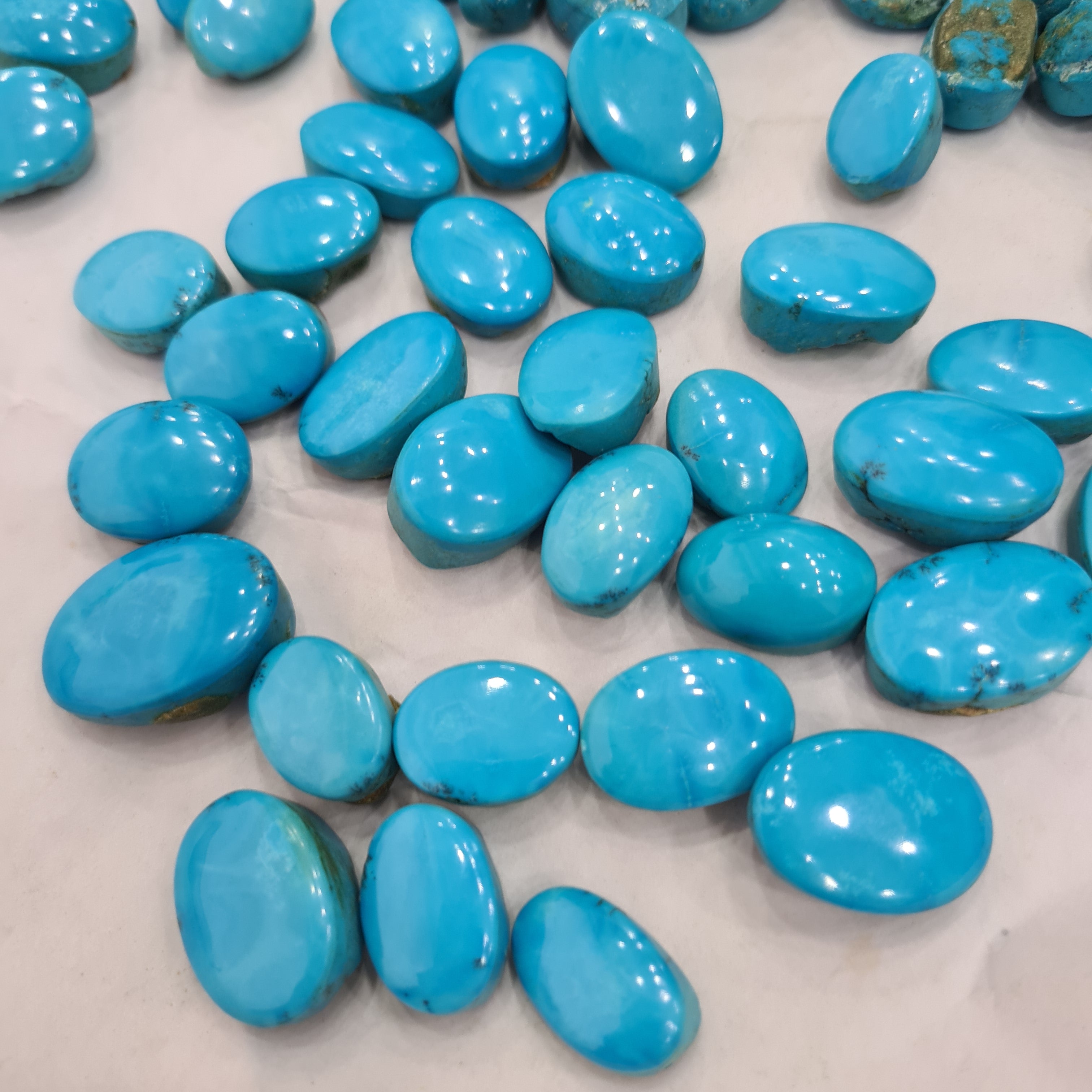 6 Pieces Natural Turquoise Cabochon Arizona Ovals Size: 15-25mm - The LabradoriteKing