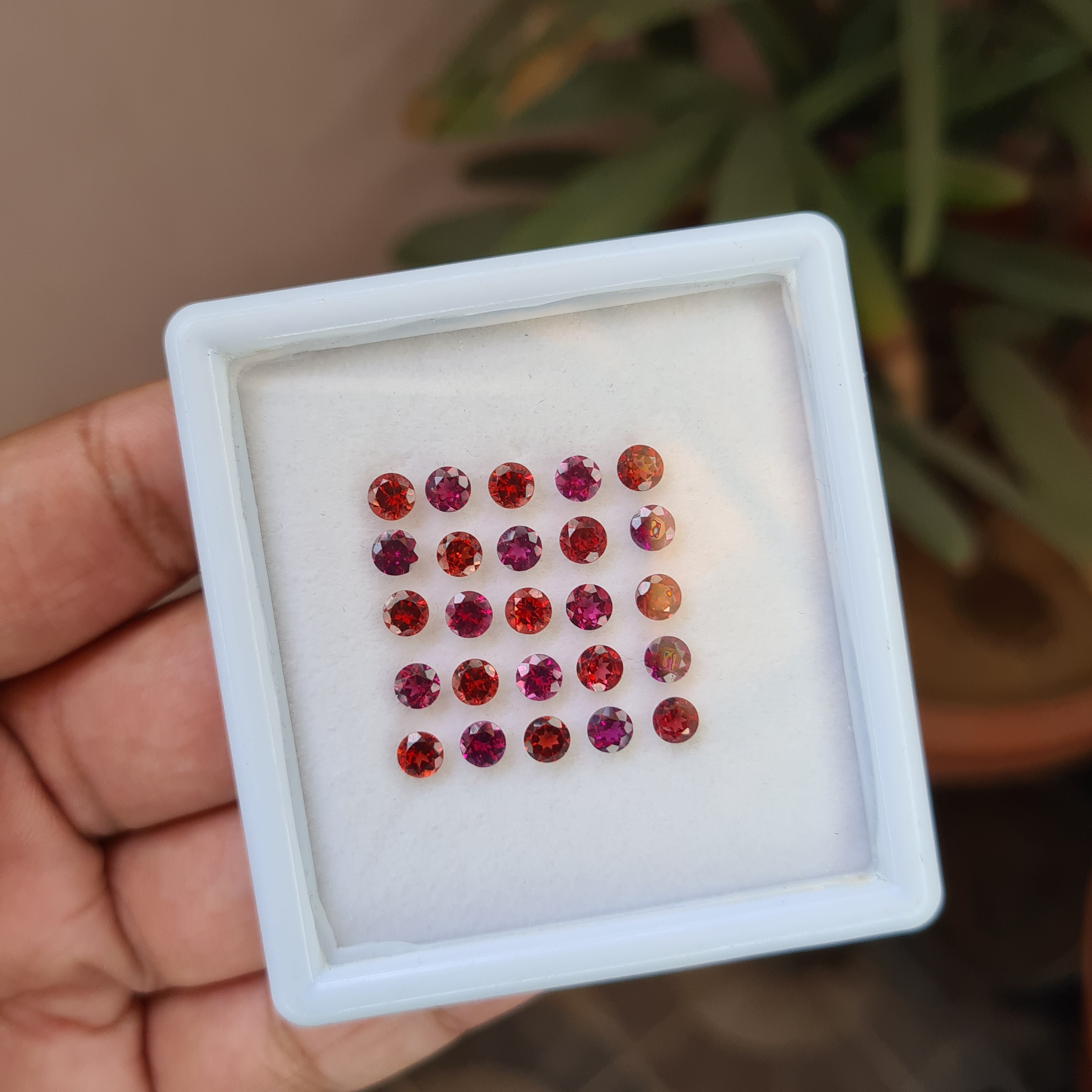 25 Pieces Natural Pink And Red Garnet Faceted Round 4mm - The LabradoriteKing