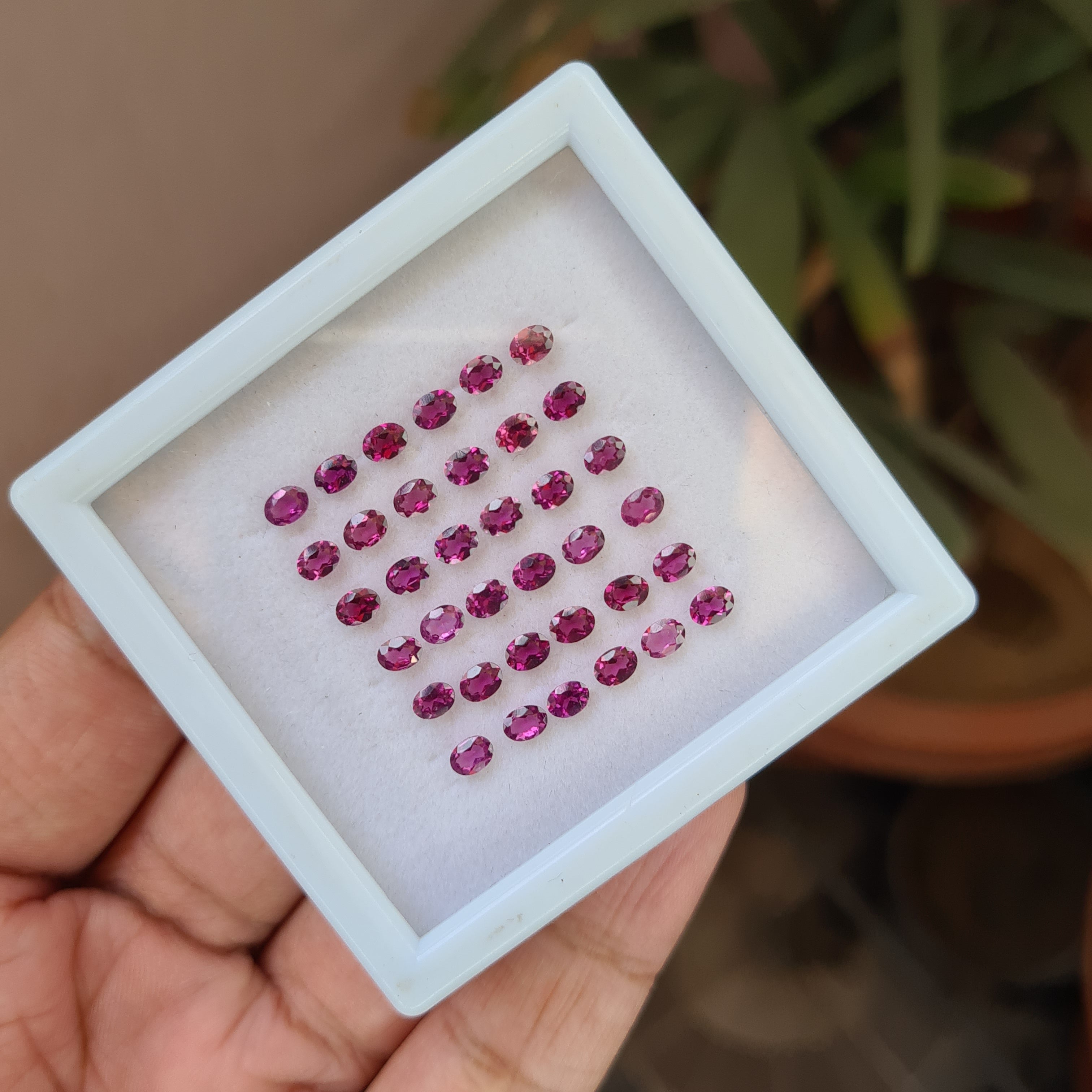 36 Pieces Natural Rhodolite Garnet Faceted Oval Size: 4x3mm - The LabradoriteKing