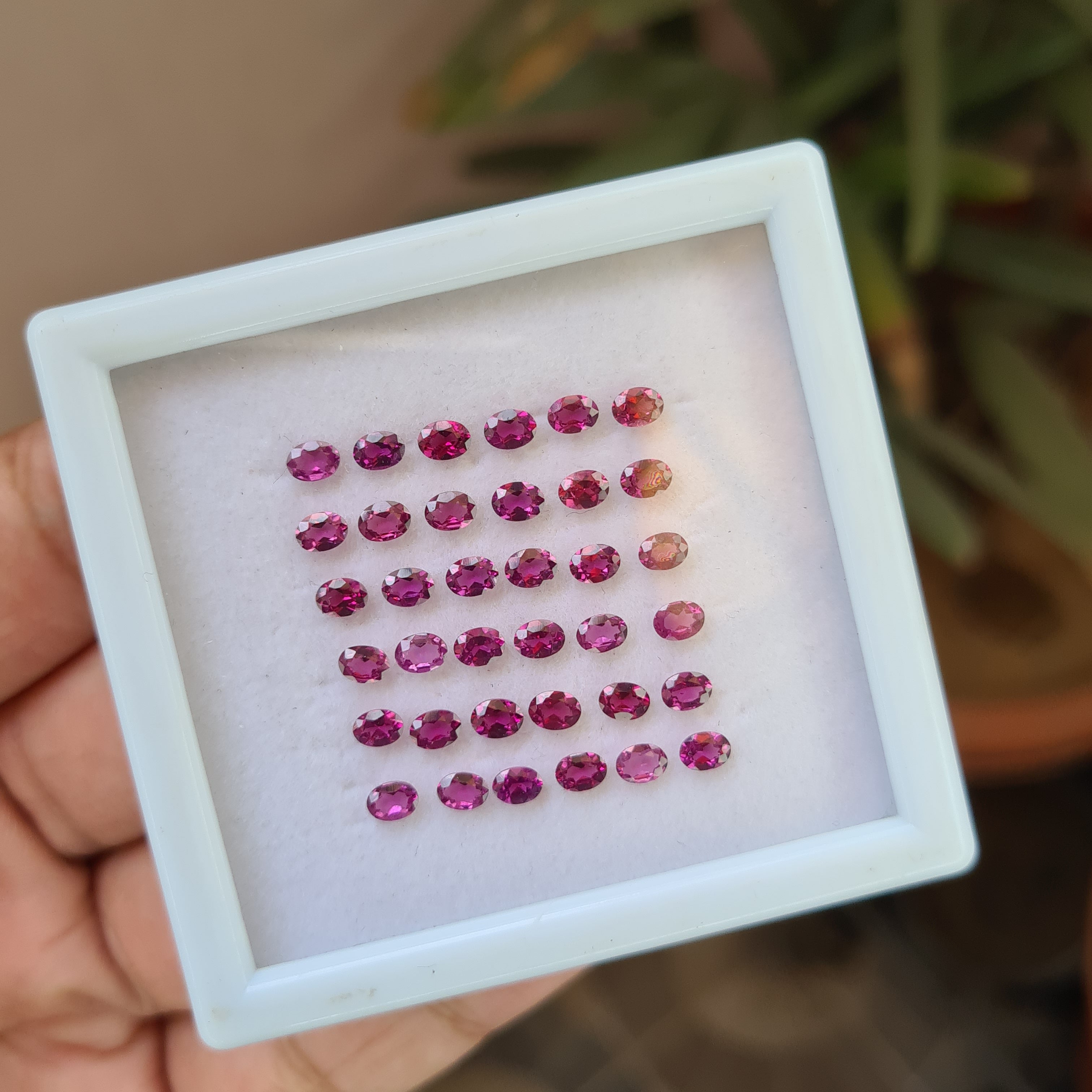 36 Pieces Natural Rhodolite Garnet Faceted Oval Size: 4x3mm - The LabradoriteKing