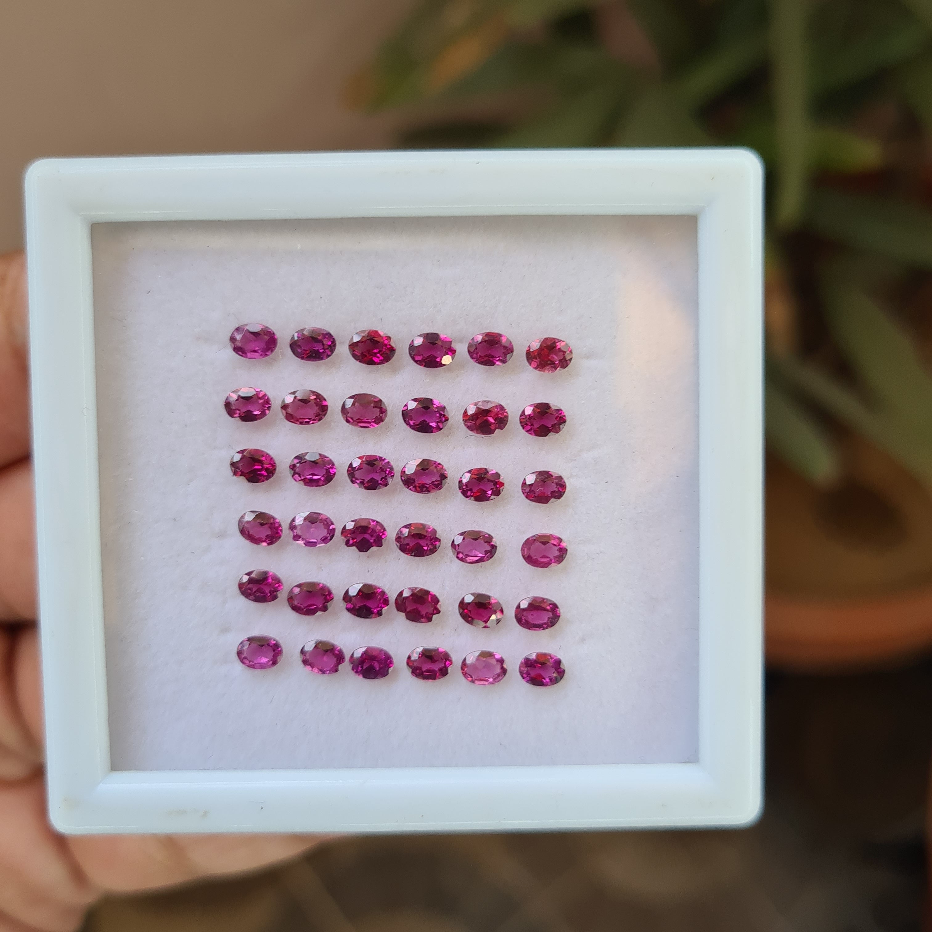 36 Pieces Natural Rhodolite Garnet Faceted Oval Size: 4x3mm - The LabradoriteKing