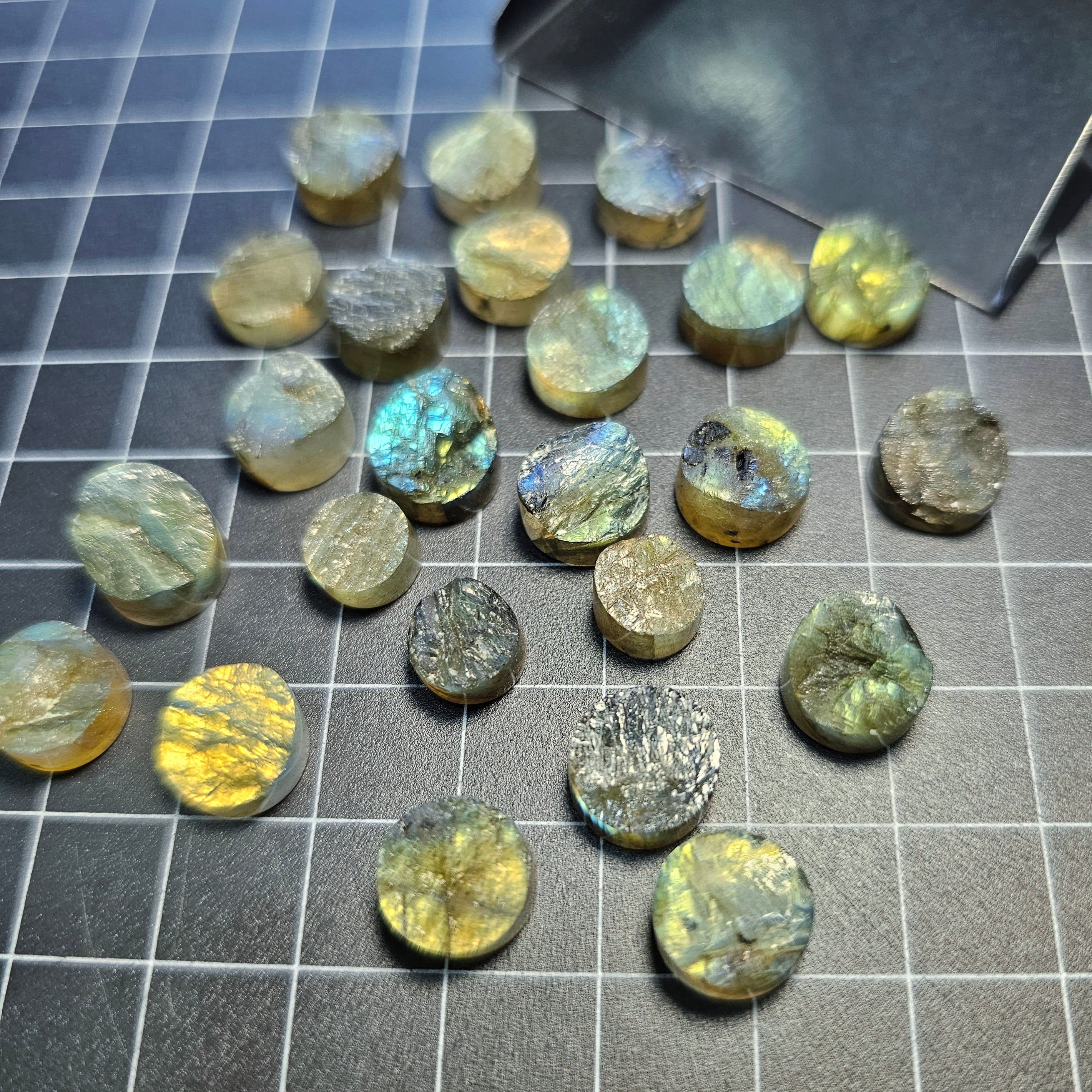 25 Pcs of Labradorites Raw Faced polished backs 8mm and 10mm - The LabradoriteKing