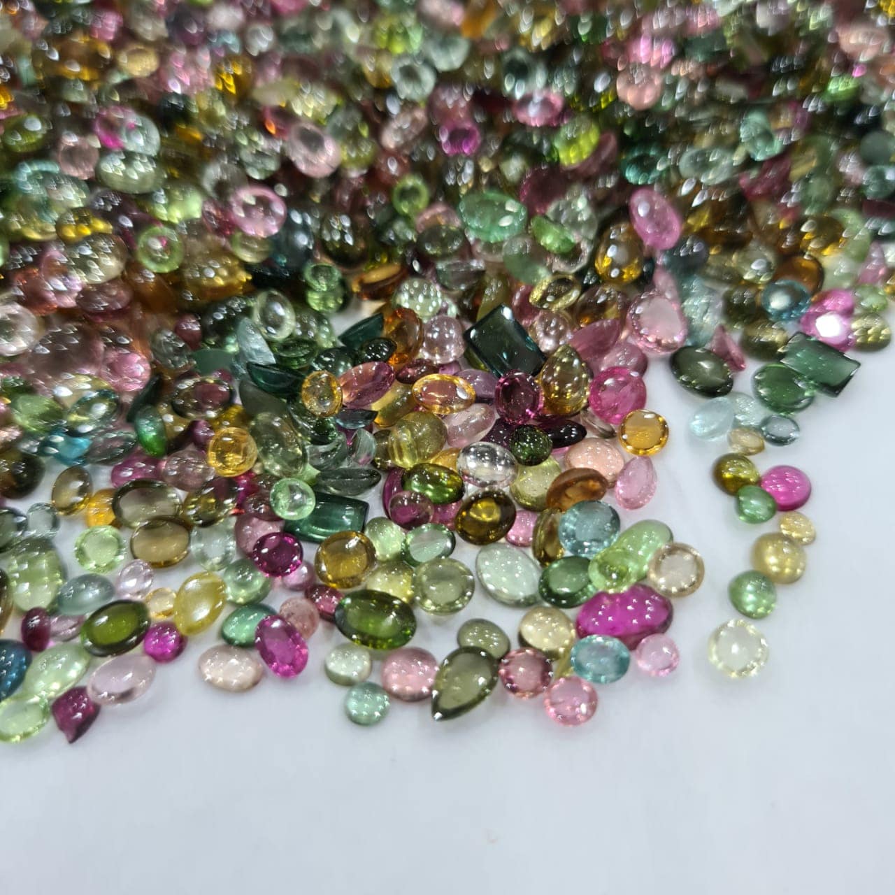 25 Cts of Tourmalines Cabochon Lot | Approx 100pcs - The LabradoriteKing