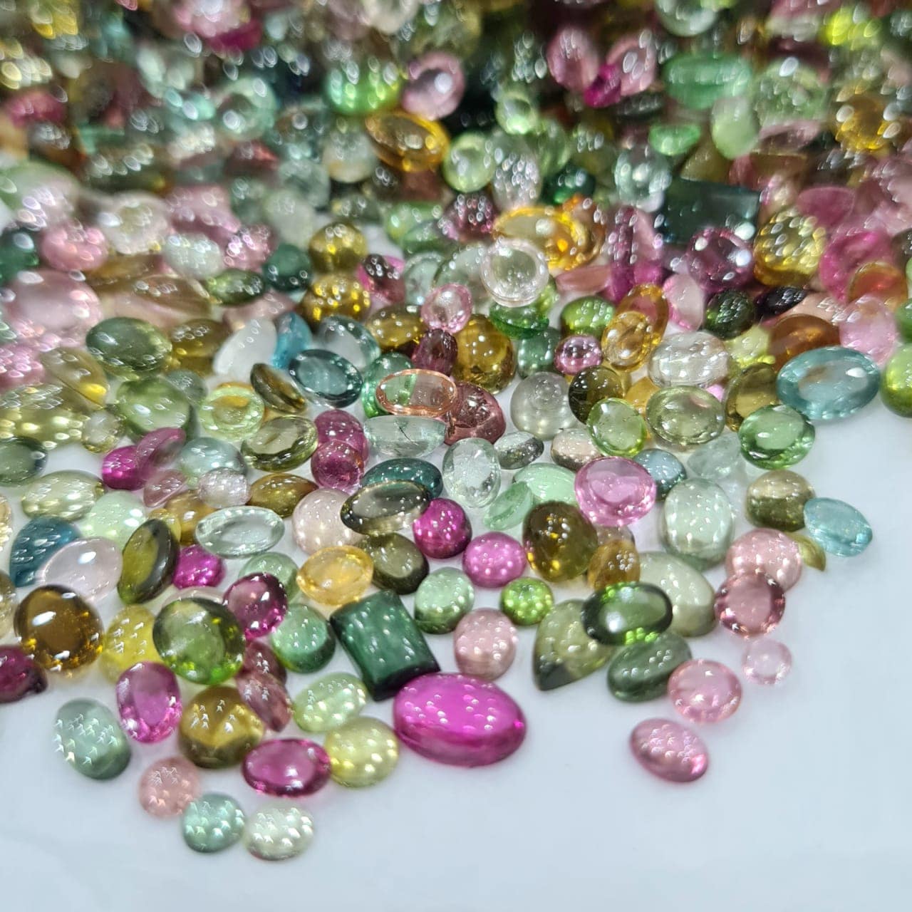 25 Cts of Tourmalines Cabochon Lot | Approx 100pcs - The LabradoriteKing