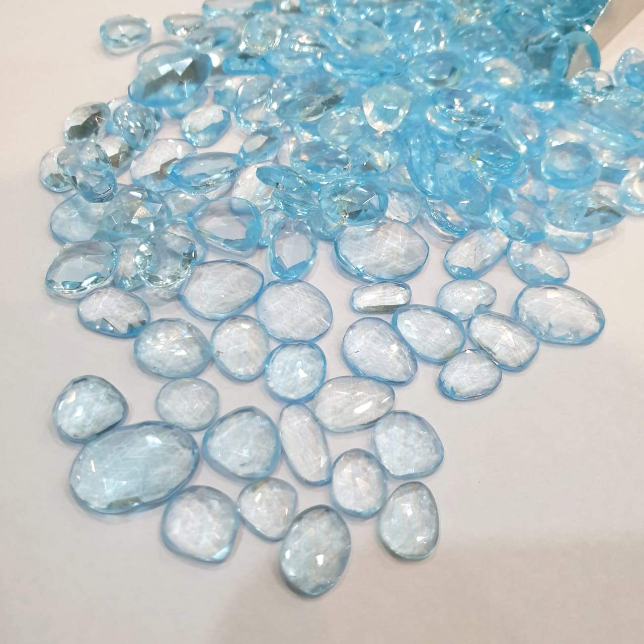 25 Pcs Blue Topaz Rosecuts | 7-15mm Size | Flat Back Rosecuts - The LabradoriteKing