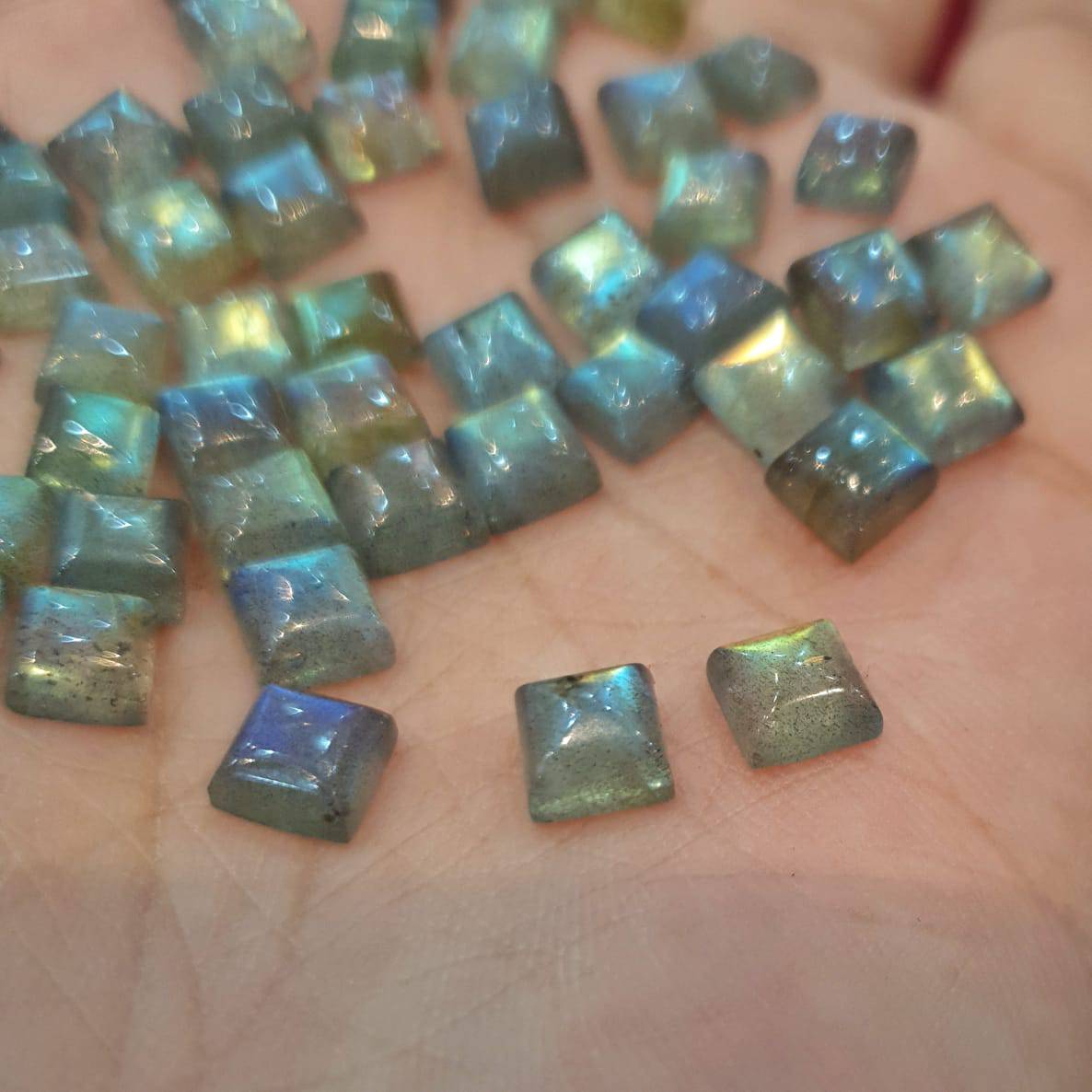 25 pcs Sugarloaf Labradorite Cabochon Sqaure 6mm | - The LabradoriteKing