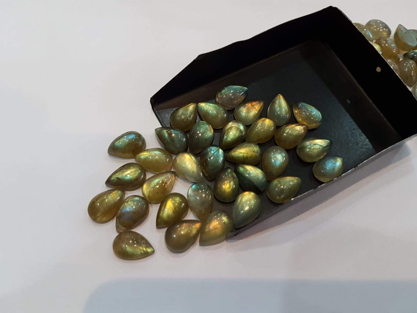 25pcs Of Labradorite TearDrops 12x8mm - The LabradoriteKing