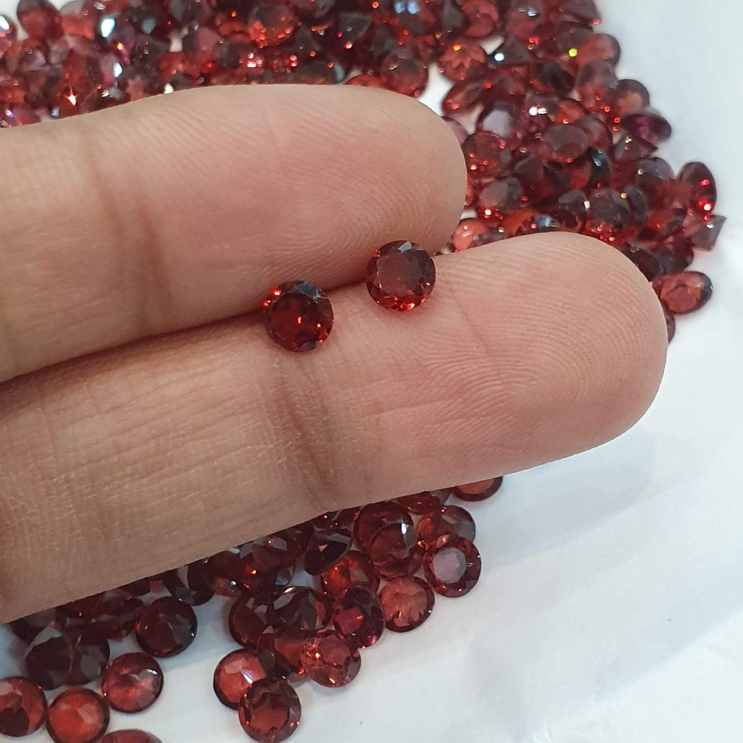 25pcs Top Quality Garnets 5mm Round Briliant Cut - The LabradoriteKing