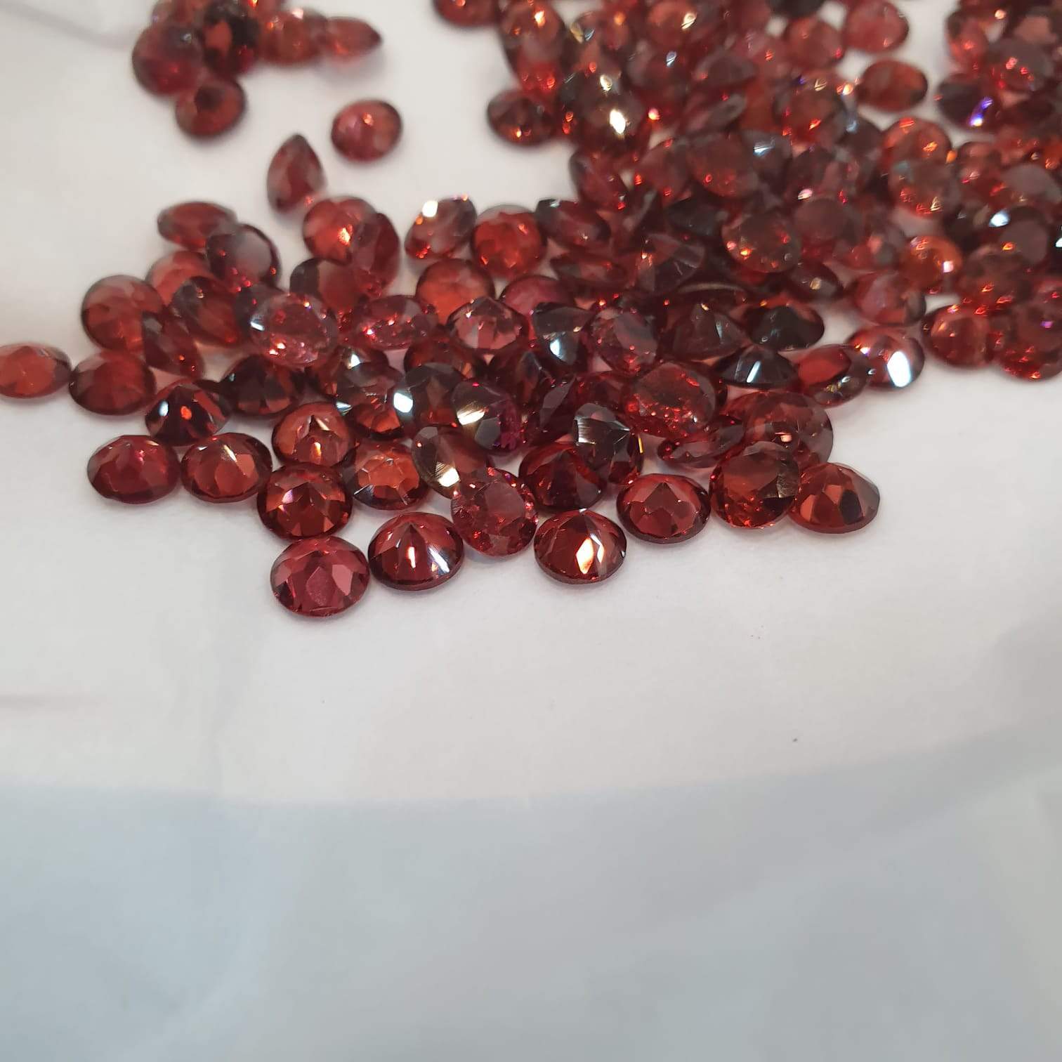 25pcs Top Quality Garnets 5mm Round Briliant Cut - The LabradoriteKing