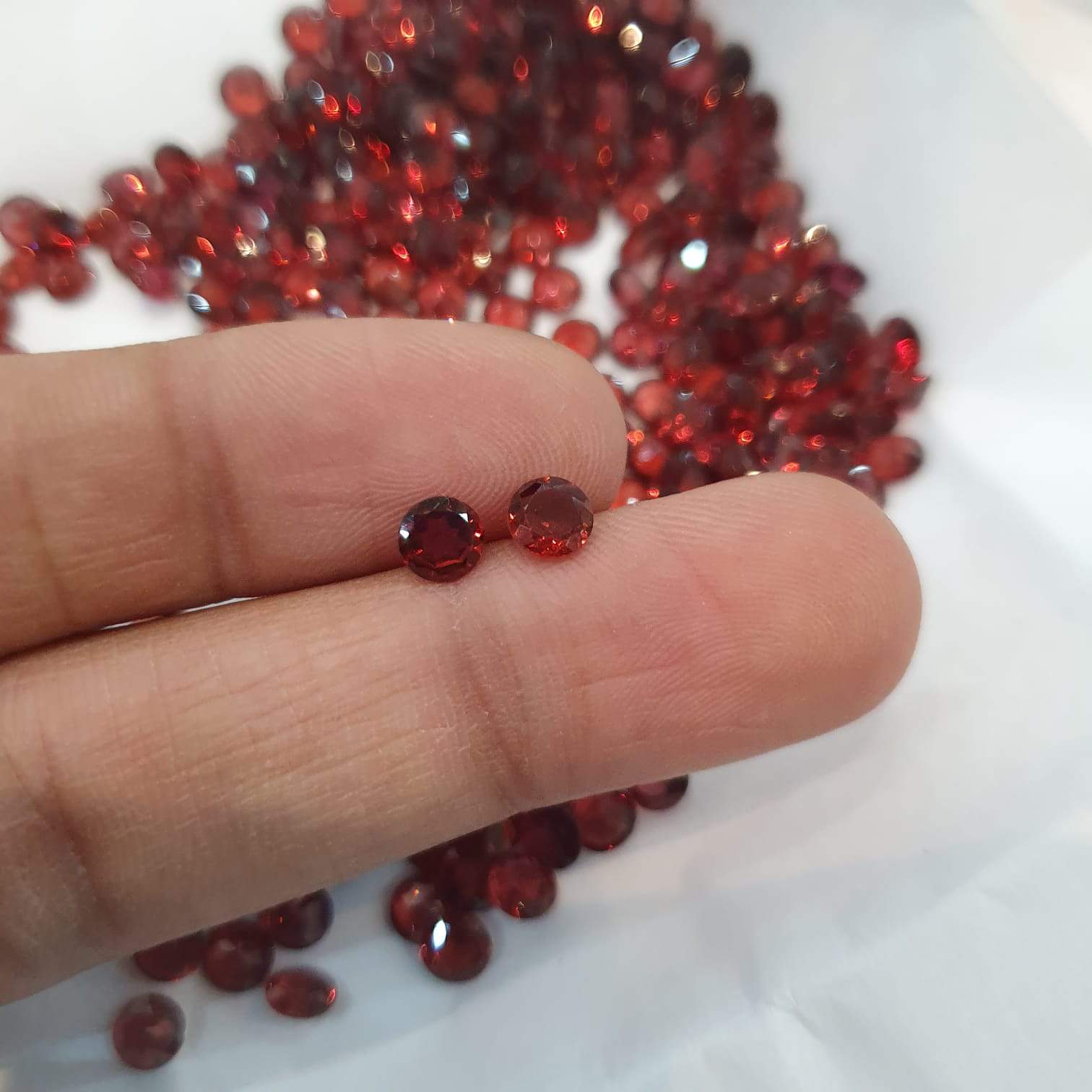 25pcs Top Quality Garnets 5mm Round Briliant Cut - The LabradoriteKing