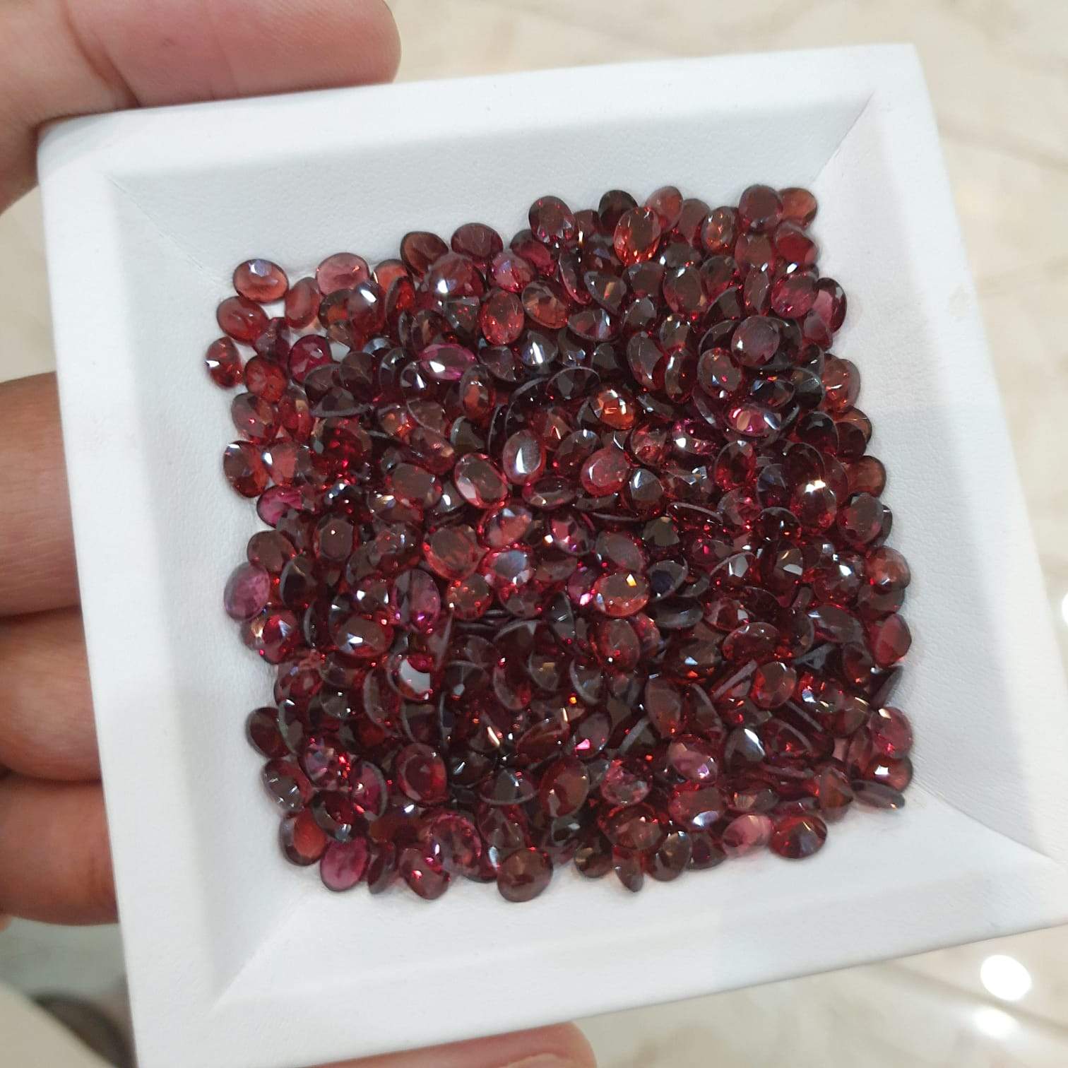 25pcs Top Quality Garnets Ovals 5x4mm Briliant Cut - The LabradoriteKing