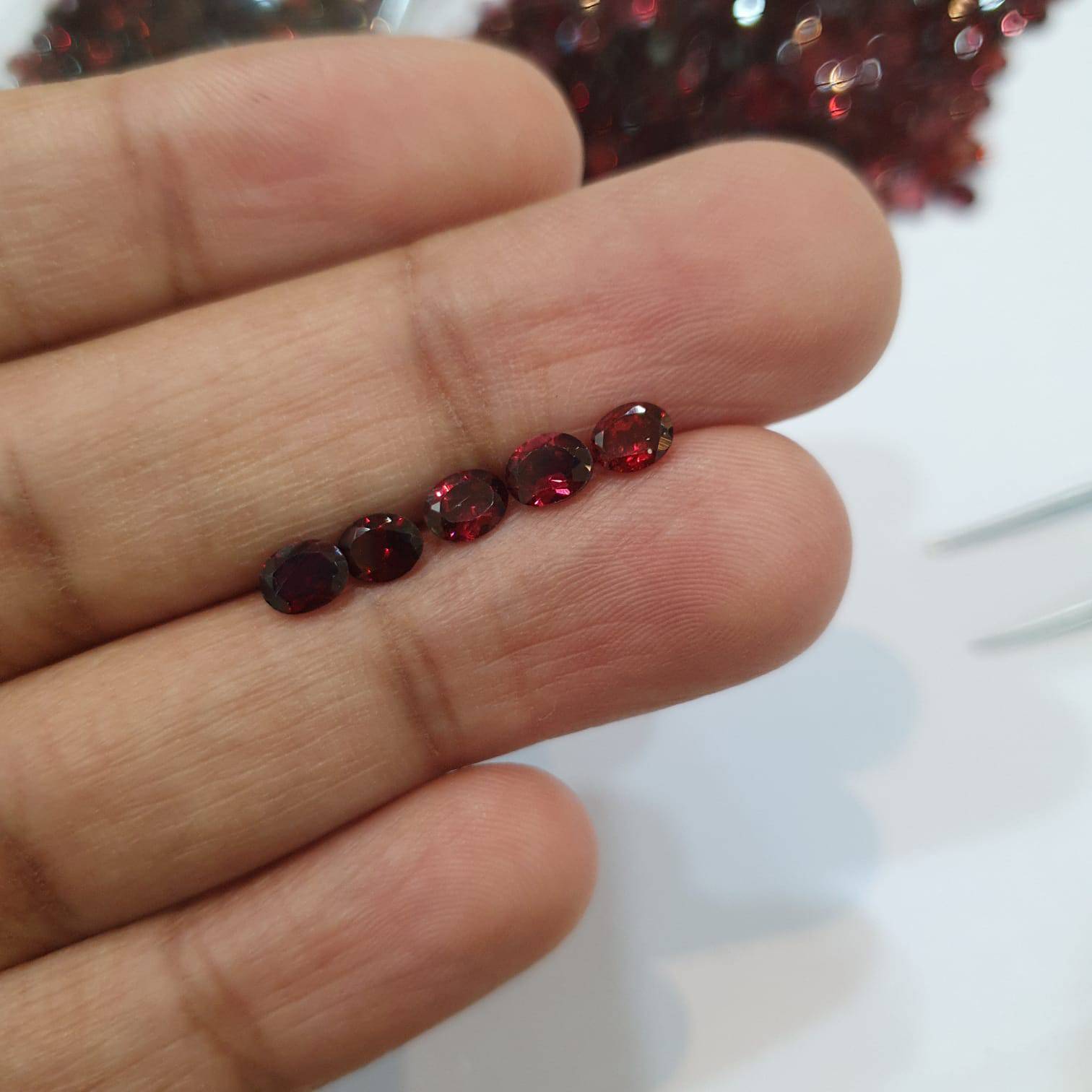 25pcs Top Quality Garnets Ovals 5x4mm Briliant Cut - The LabradoriteKing