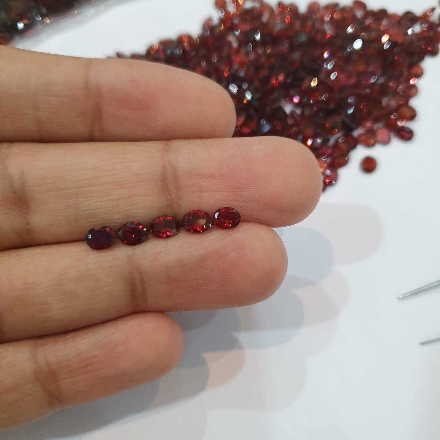 25pcs Top Quality Garnets Ovals 5x4mm Briliant Cut - The LabradoriteKing