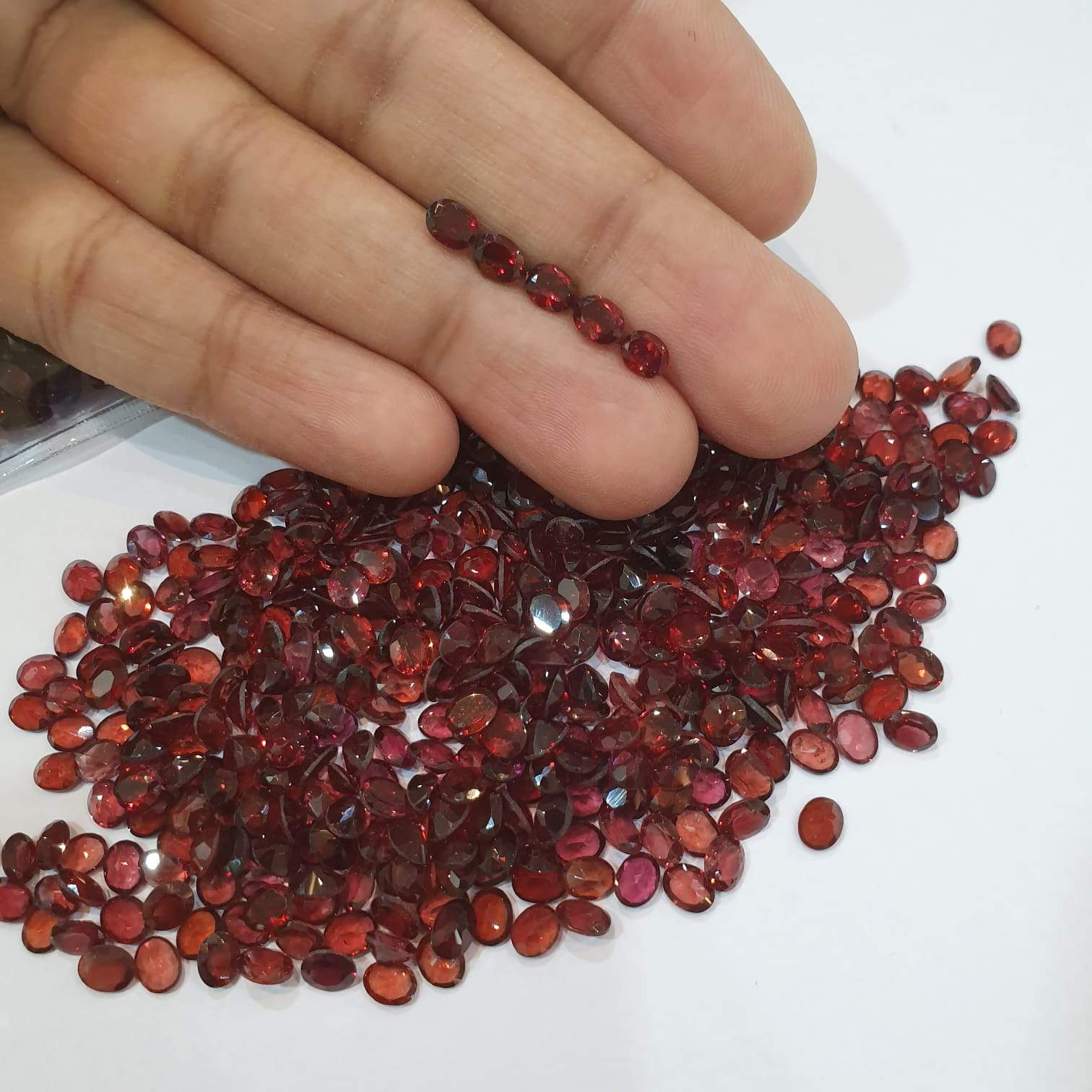 25pcs Top Quality Garnets Ovals 5x4mm Briliant Cut - The LabradoriteKing