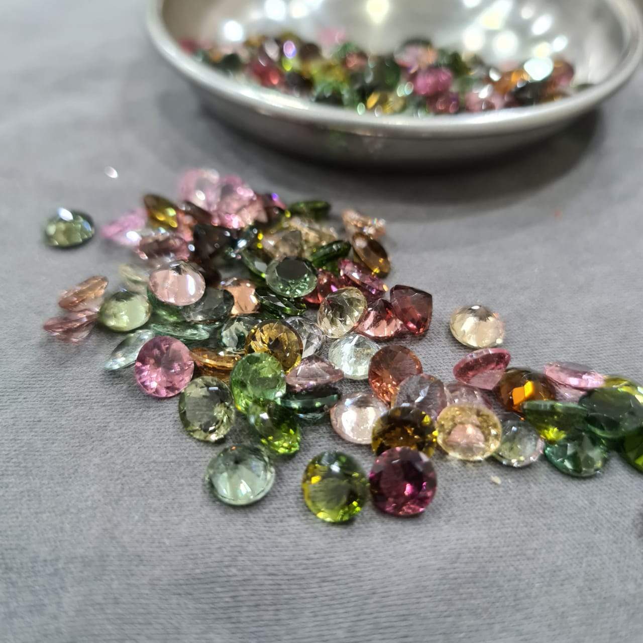 30/20 Pcs Natural Tourmalines Round Cut Multi Colour Random Pic | 3mm 4mm 5mm 6mm - The LabradoriteKing