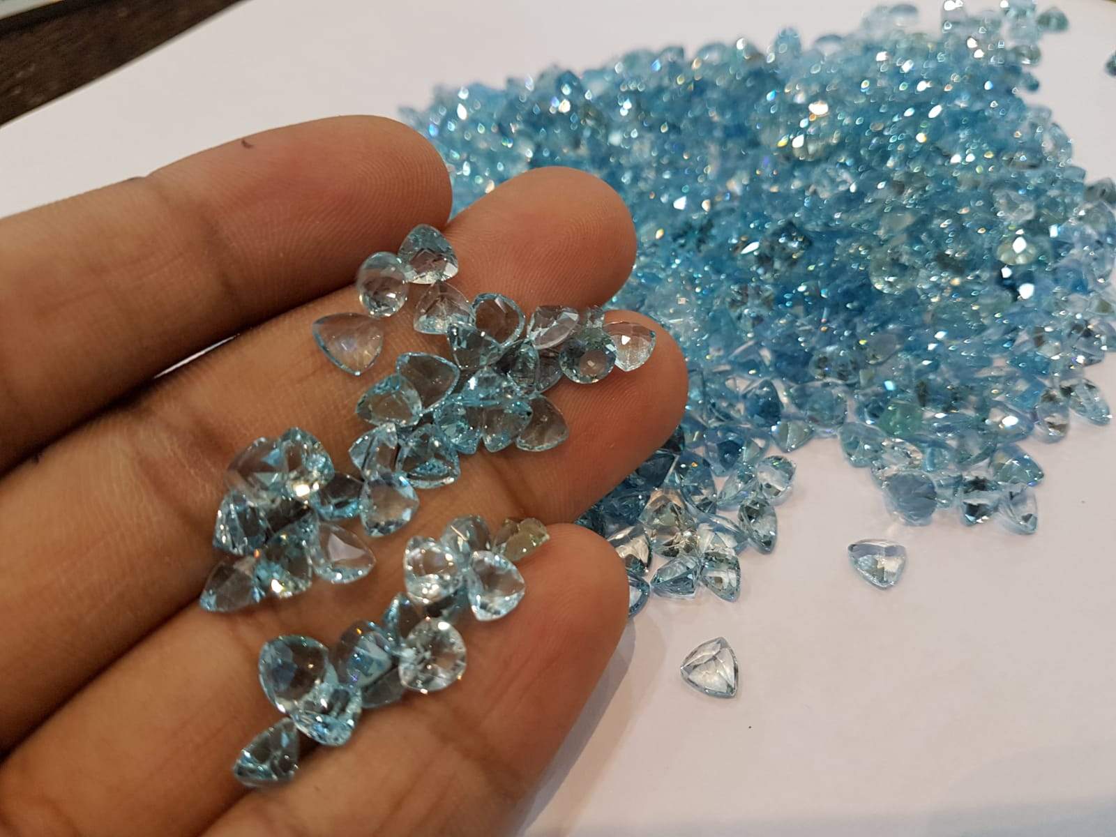 30  Pcs Natural Blue Topaz Trillion 4mm Lot Flawless - The LabradoriteKing