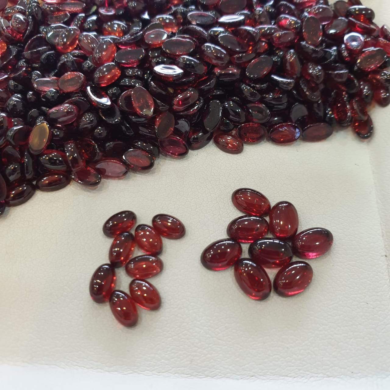 30 Pcs Natural Garnet Mozambique Ovals Cabochons - The LabradoriteKing