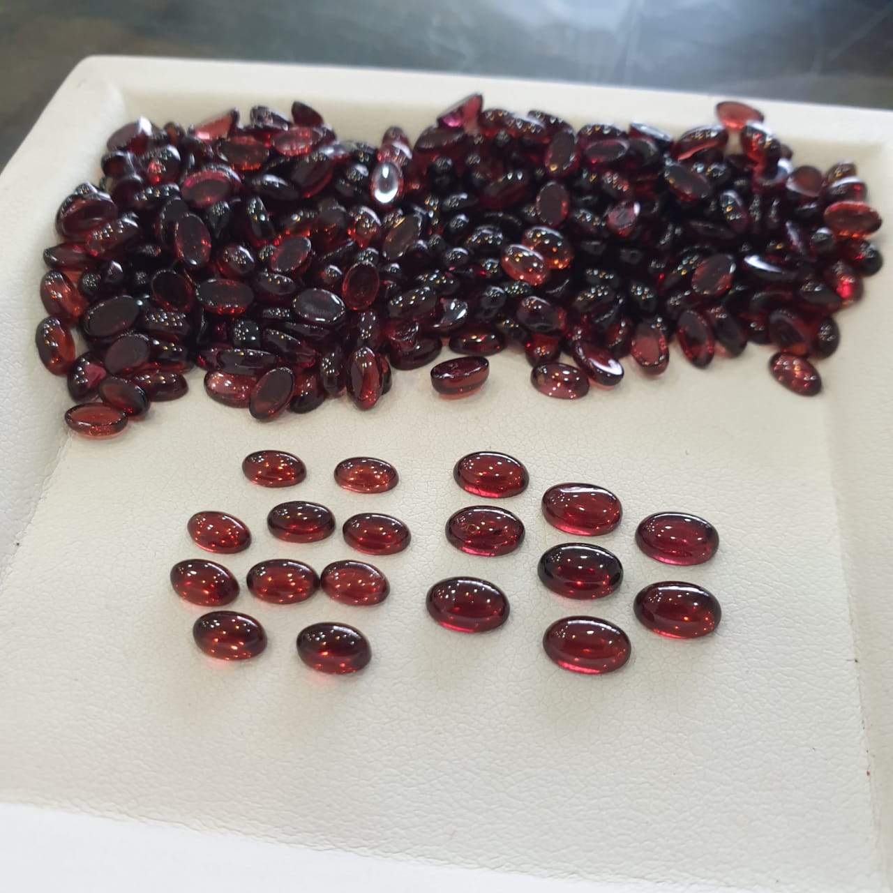 30 Pcs Natural Garnet Mozambique Ovals Cabochons - The LabradoriteKing