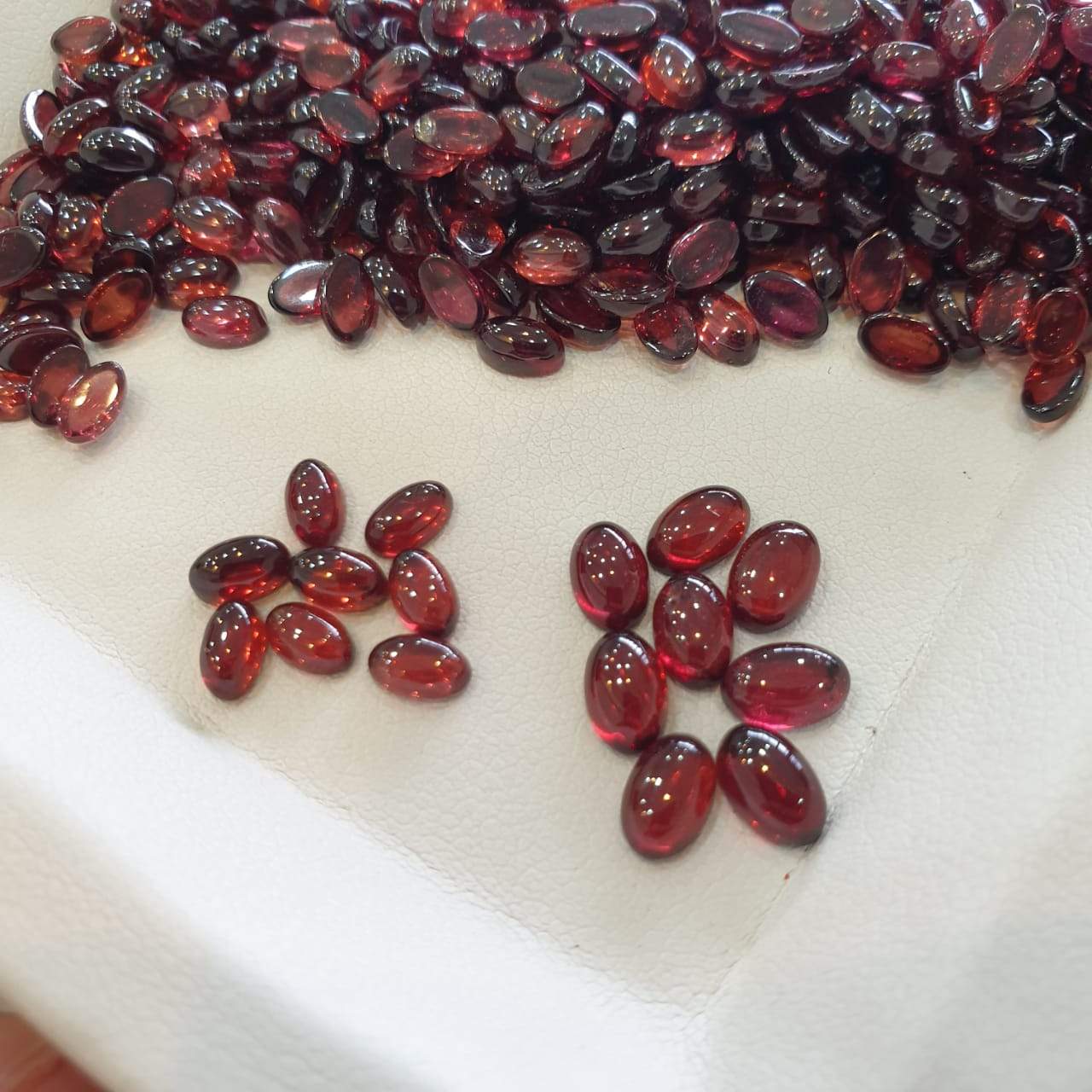 30 Pcs Natural Garnet Mozambique Ovals Cabochons - The LabradoriteKing