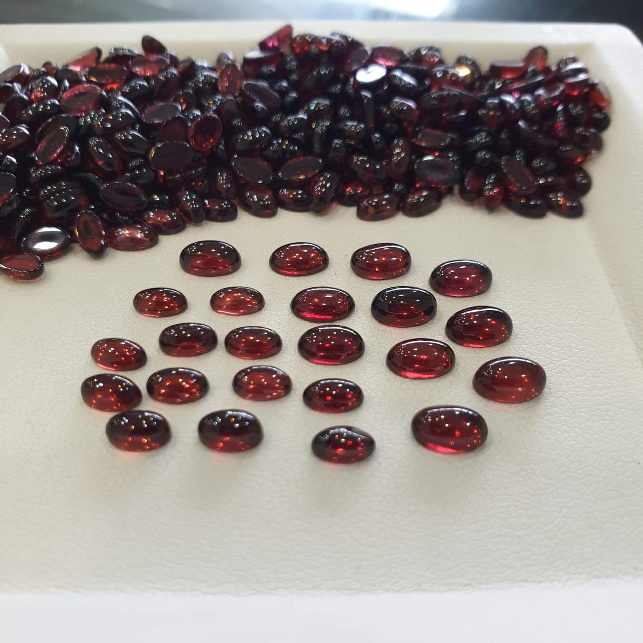 30 Pcs Natural Garnet Mozambique Ovals Cabochons - The LabradoriteKing