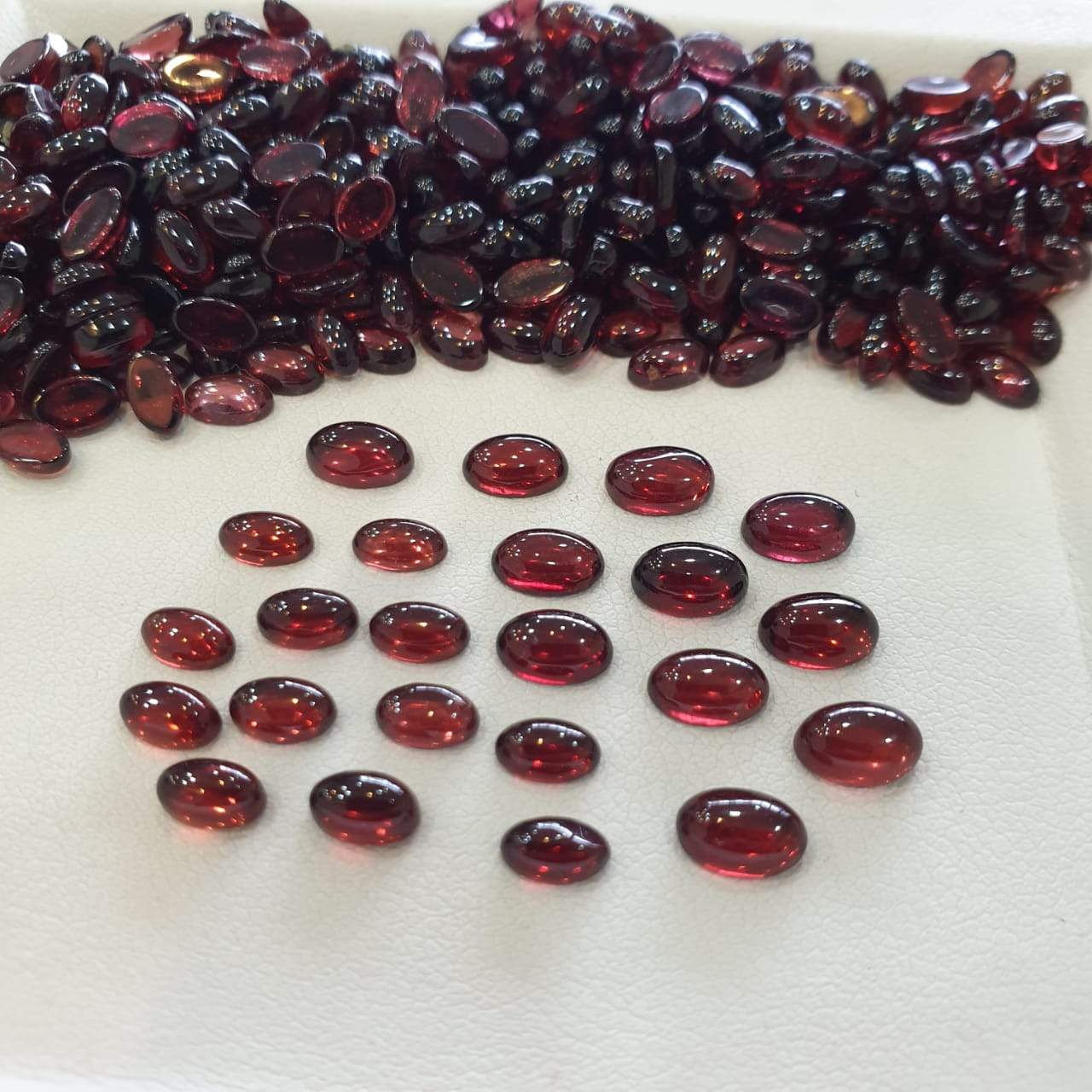 30 Pcs Natural Garnet Mozambique Ovals Cabochons - The LabradoriteKing